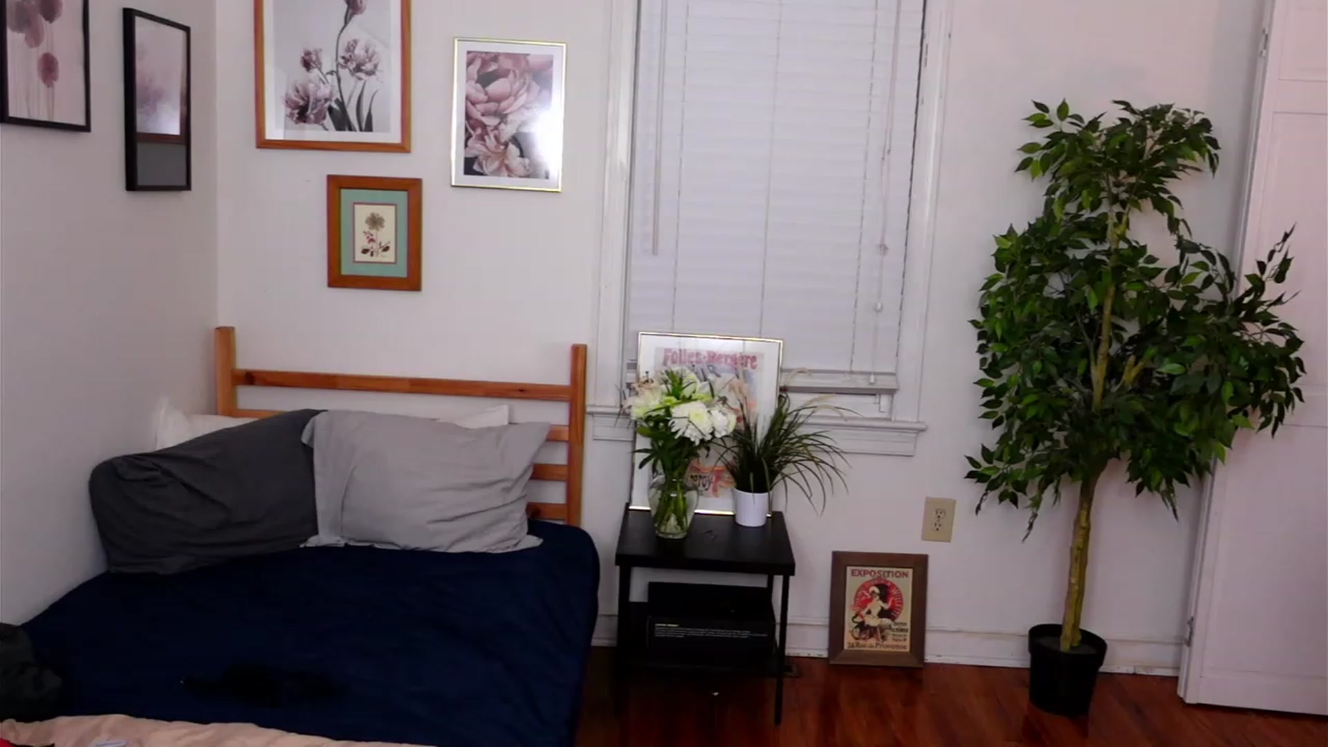 Gallery image thumbnail from hi_ella's myfreecams stream on, 03/31/2023, 02:03 image 1 of 20