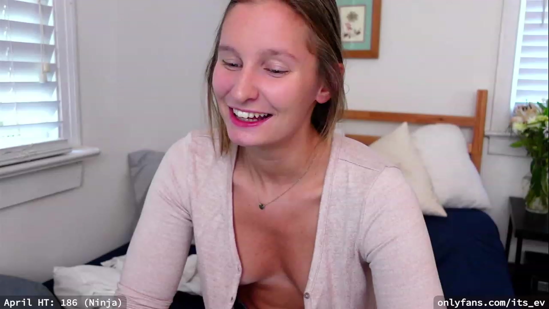 Gallery image thumbnail from hi_ella's myfreecams stream on, 04/01/2023, 21:50 image 18 of 20