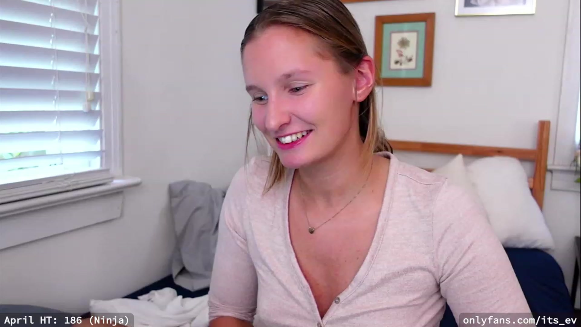 Gallery image thumbnail from hi_ella's myfreecams stream on, 04/01/2023, 21:50 image 19 of 20