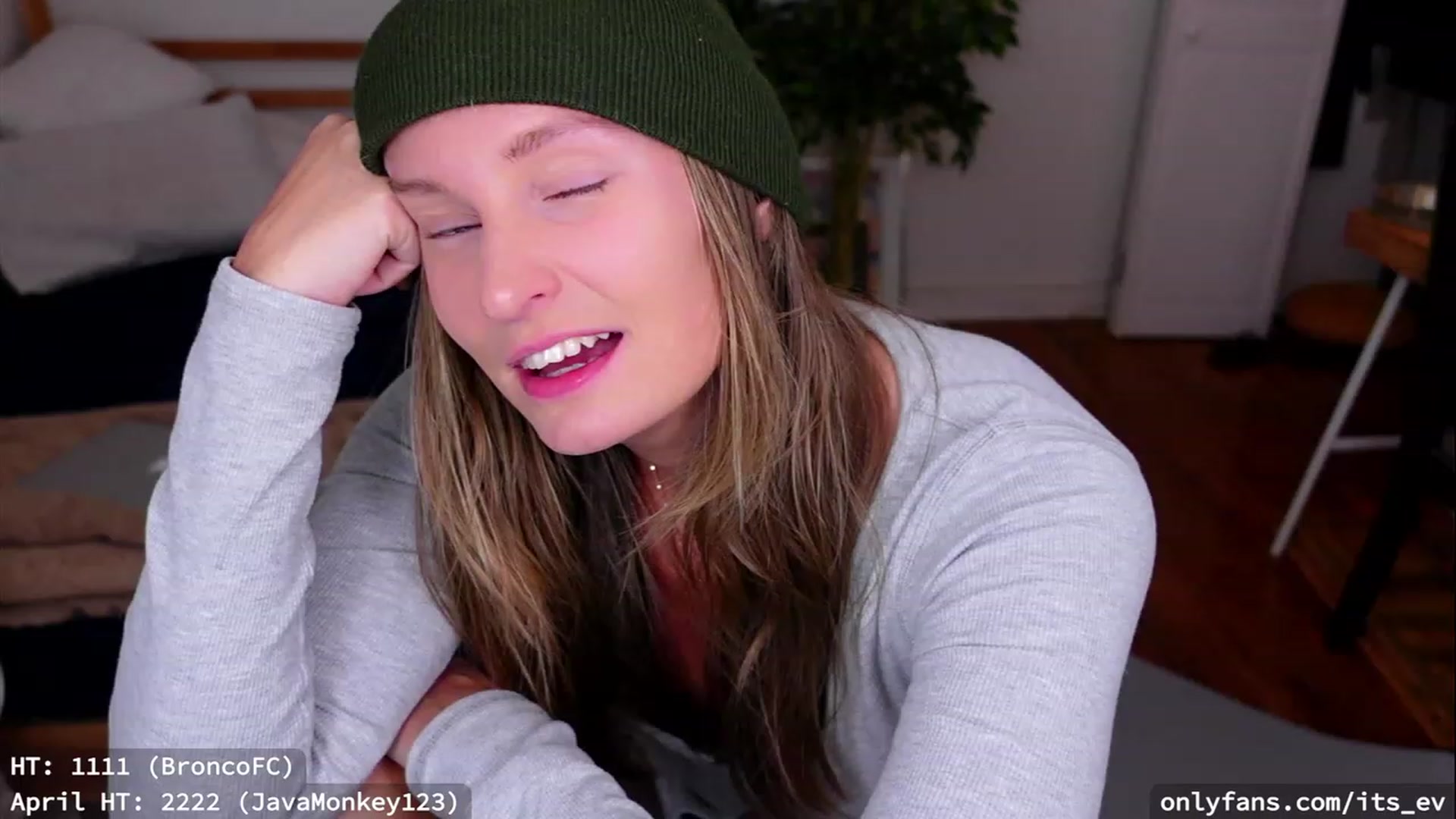 Gallery image thumbnail from hi_ella's myfreecams stream on, 04/12/2023, 03:01 image 14 of 20