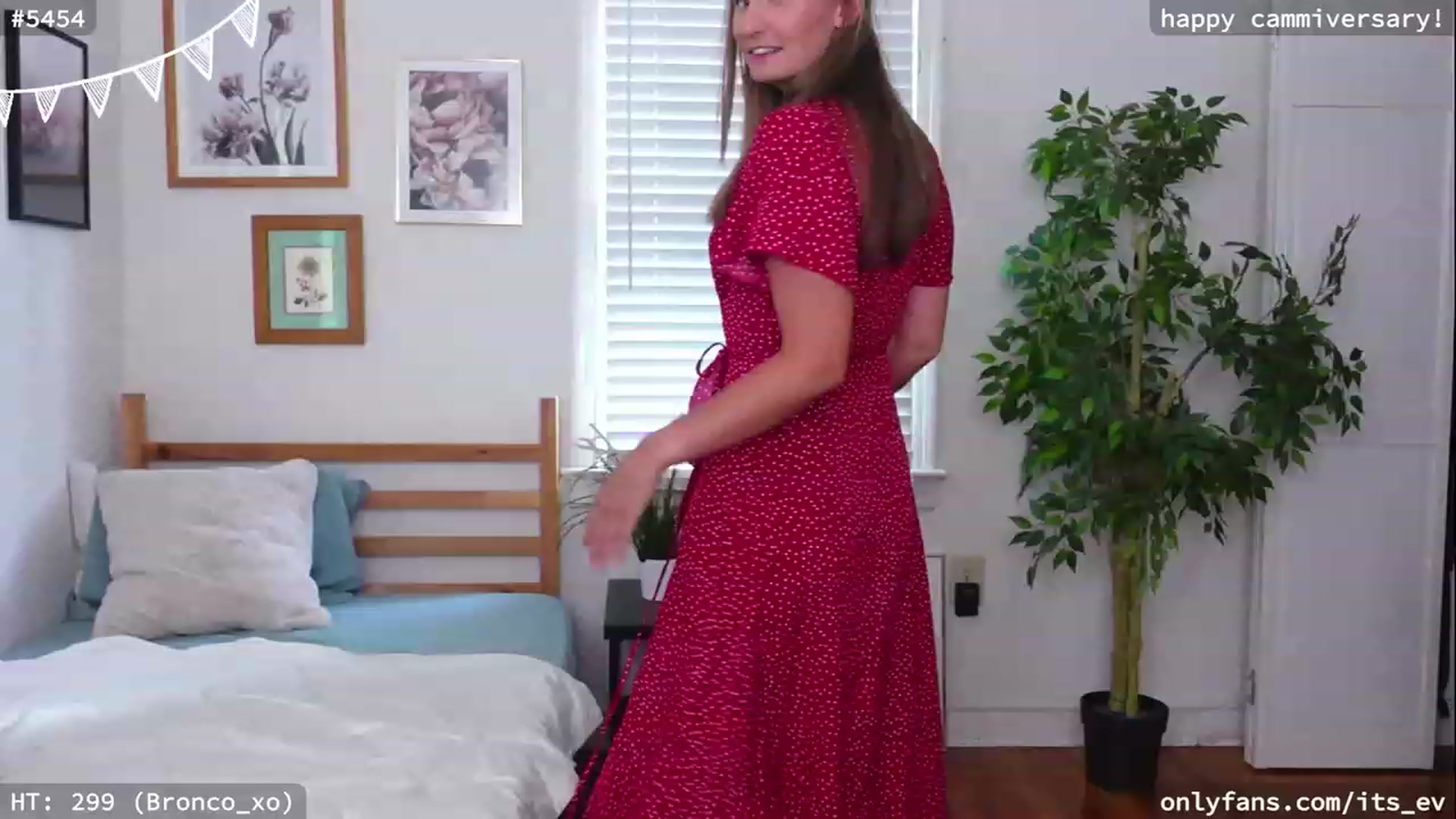 Gallery image thumbnail from hi_ella's myfreecams stream on, 06/03/2023, 20:21 image 1 of 20