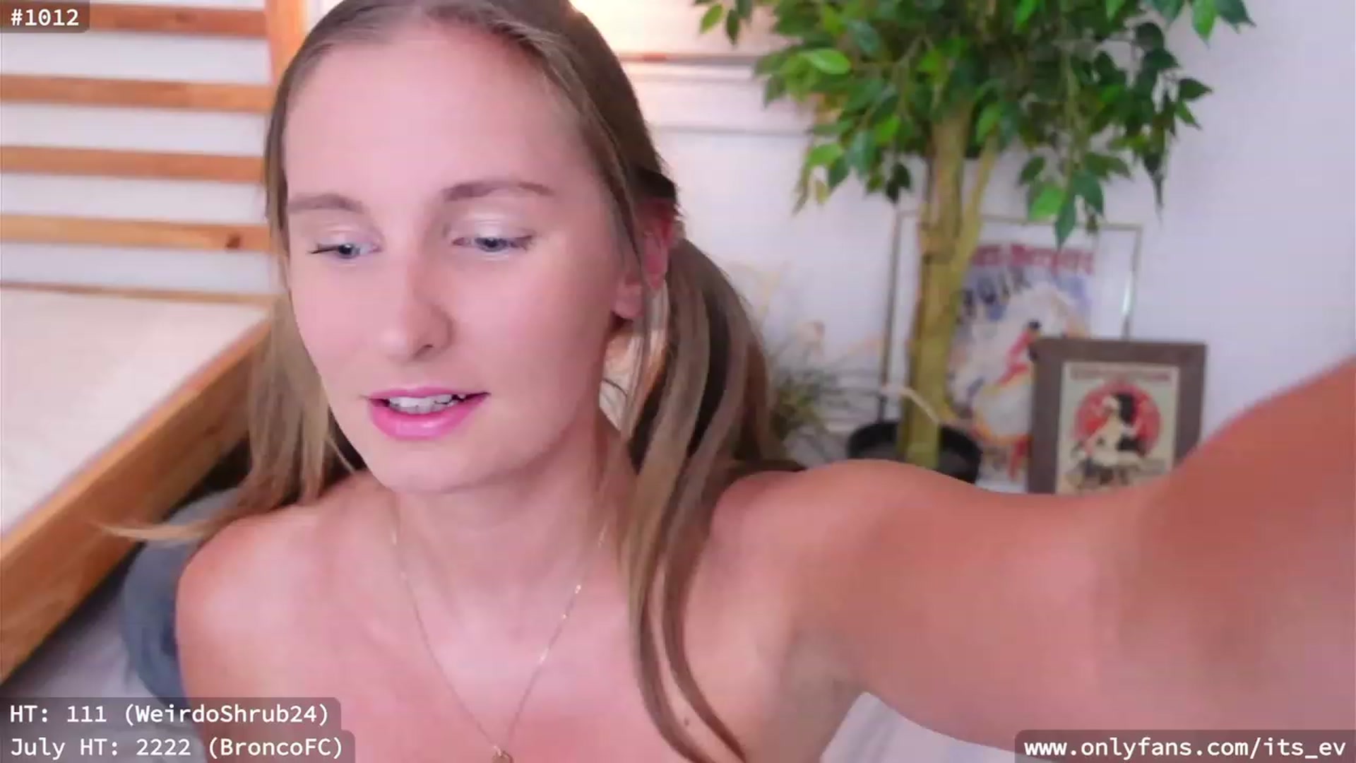 Gallery image thumbnail from hi_ella's myfreecams stream on, 07/21/2023, 01:40 image 12 of 20