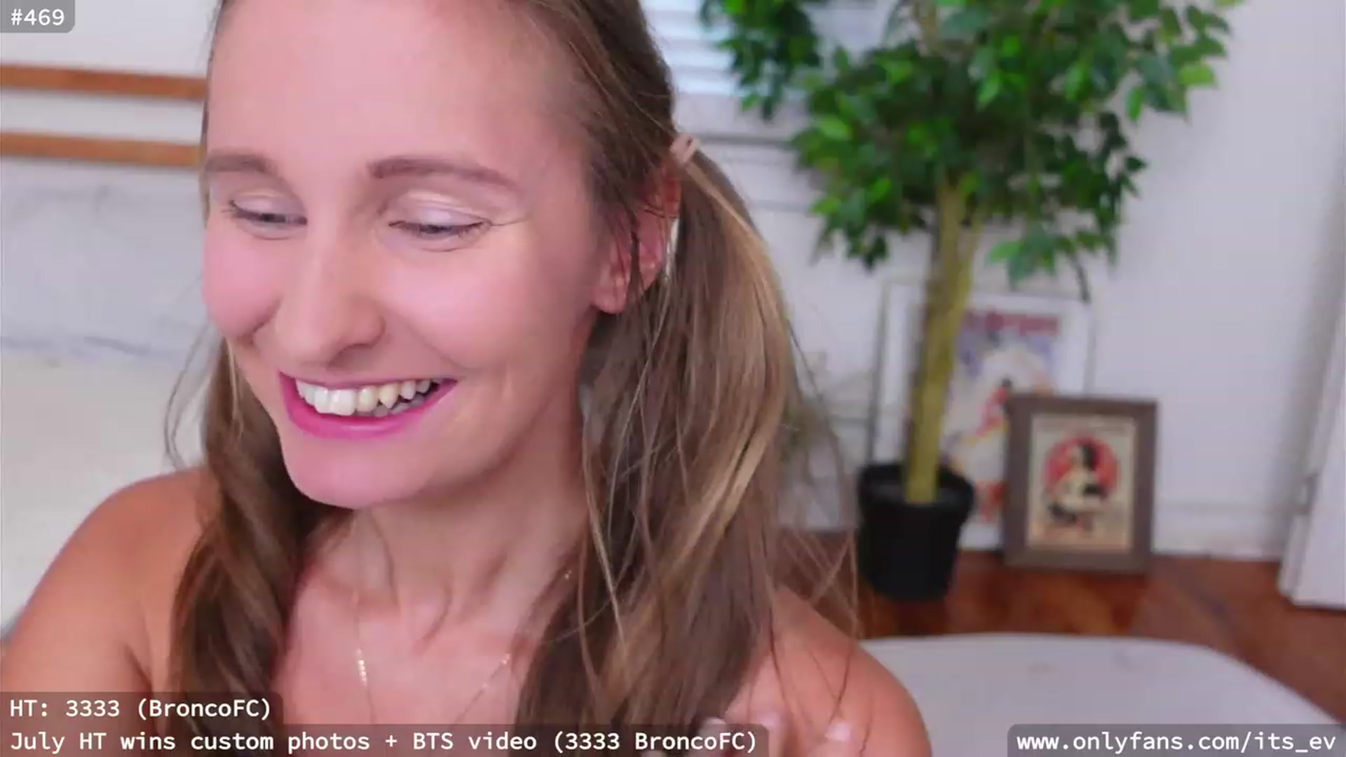 Gallery image thumbnail from hi_ella's myfreecams stream on, 07/22/2023, 23:36 image 18 of 20
