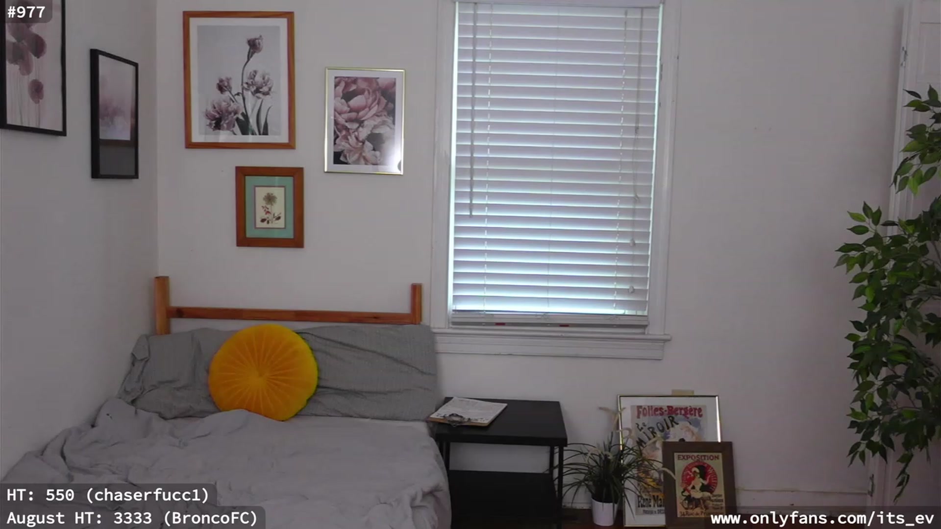 Gallery image thumbnail from hi_ella's myfreecams stream on, 08/12/2023, 22:44 image 12 of 20