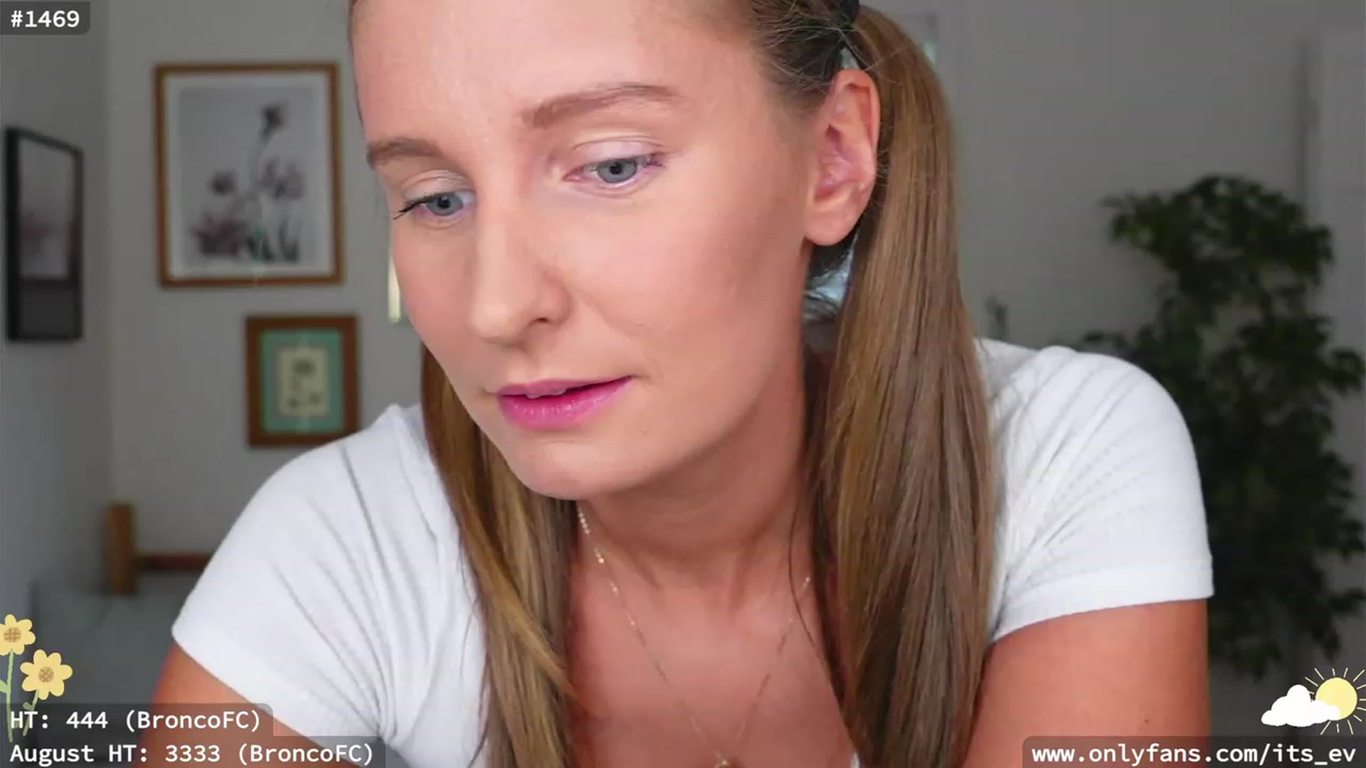 Gallery image thumbnail from hi_ella's myfreecams stream on, 08/26/2023, 19:13 image 12 of 20