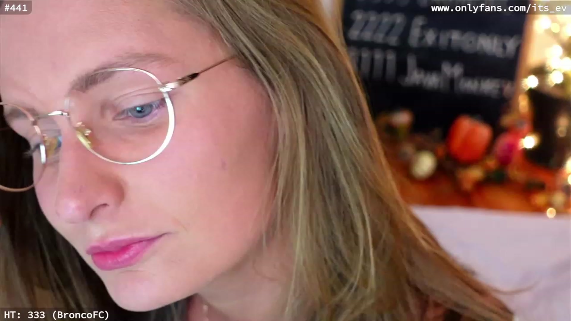 Gallery image thumbnail from hi_ella's myfreecams stream on, 09/09/2023, 19:32 image 11 of 20