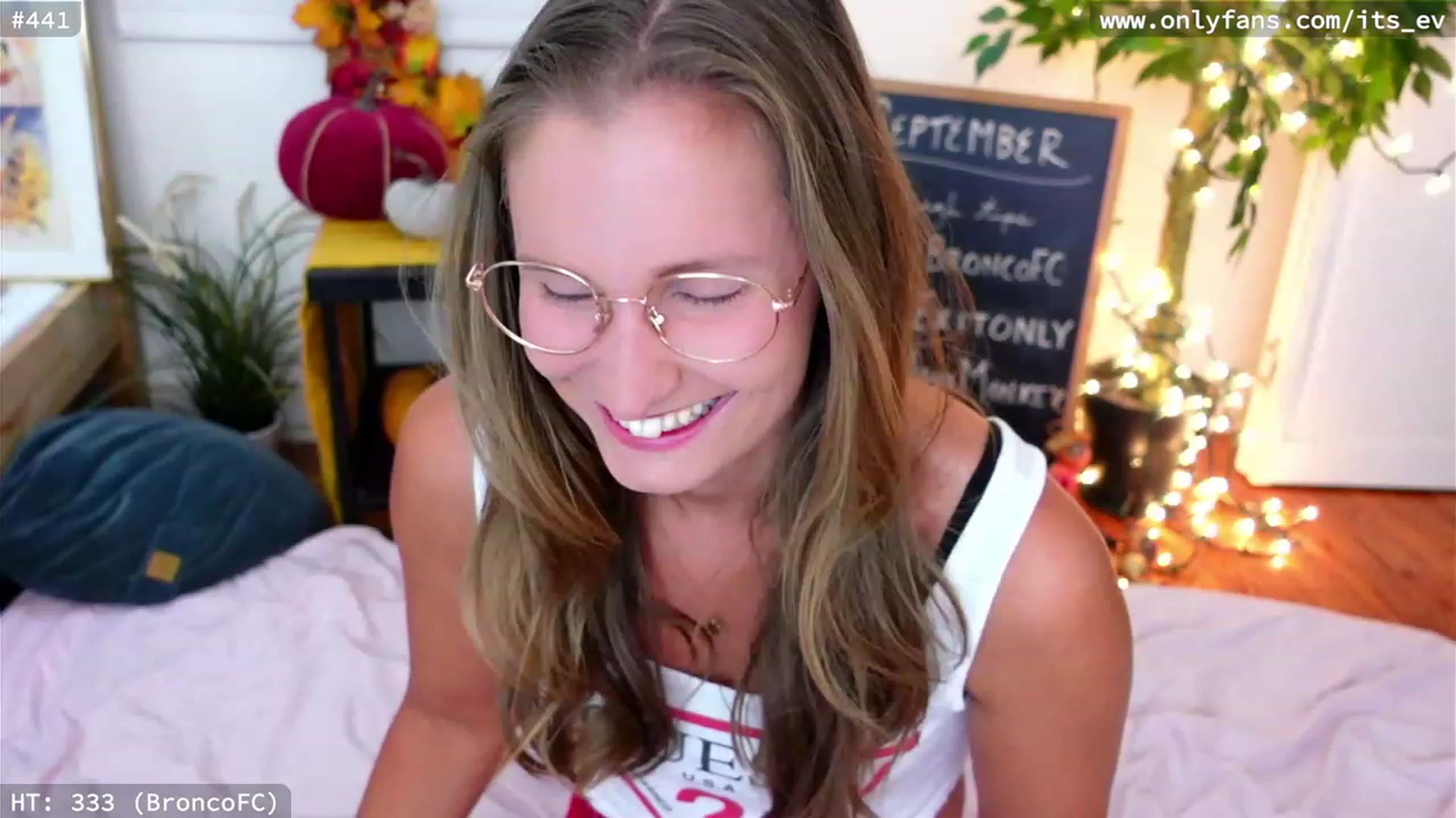 Gallery image thumbnail from hi_ella's myfreecams stream on, 09/09/2023, 19:32 image 15 of 20