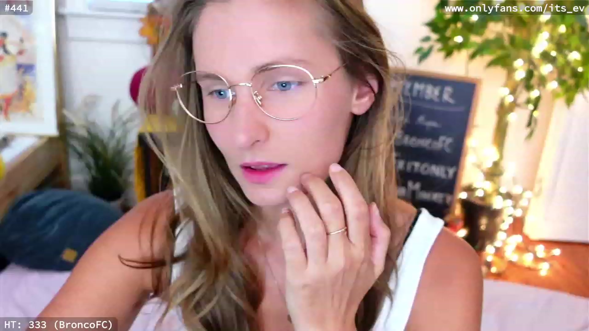Gallery image thumbnail from hi_ella's myfreecams stream on, 09/09/2023, 19:32 image 20 of 20