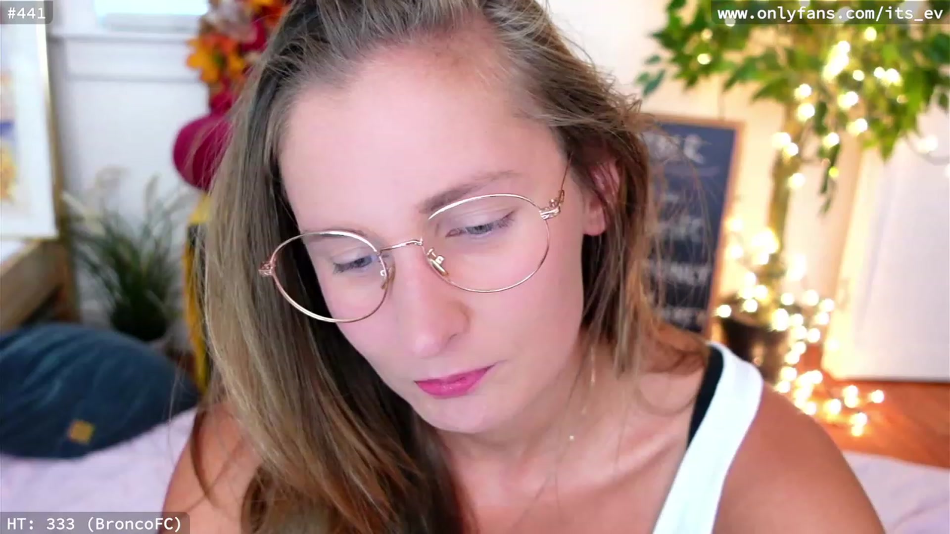 Gallery image thumbnail from hi_ella's myfreecams stream on, 09/09/2023, 19:32 image 14 of 20