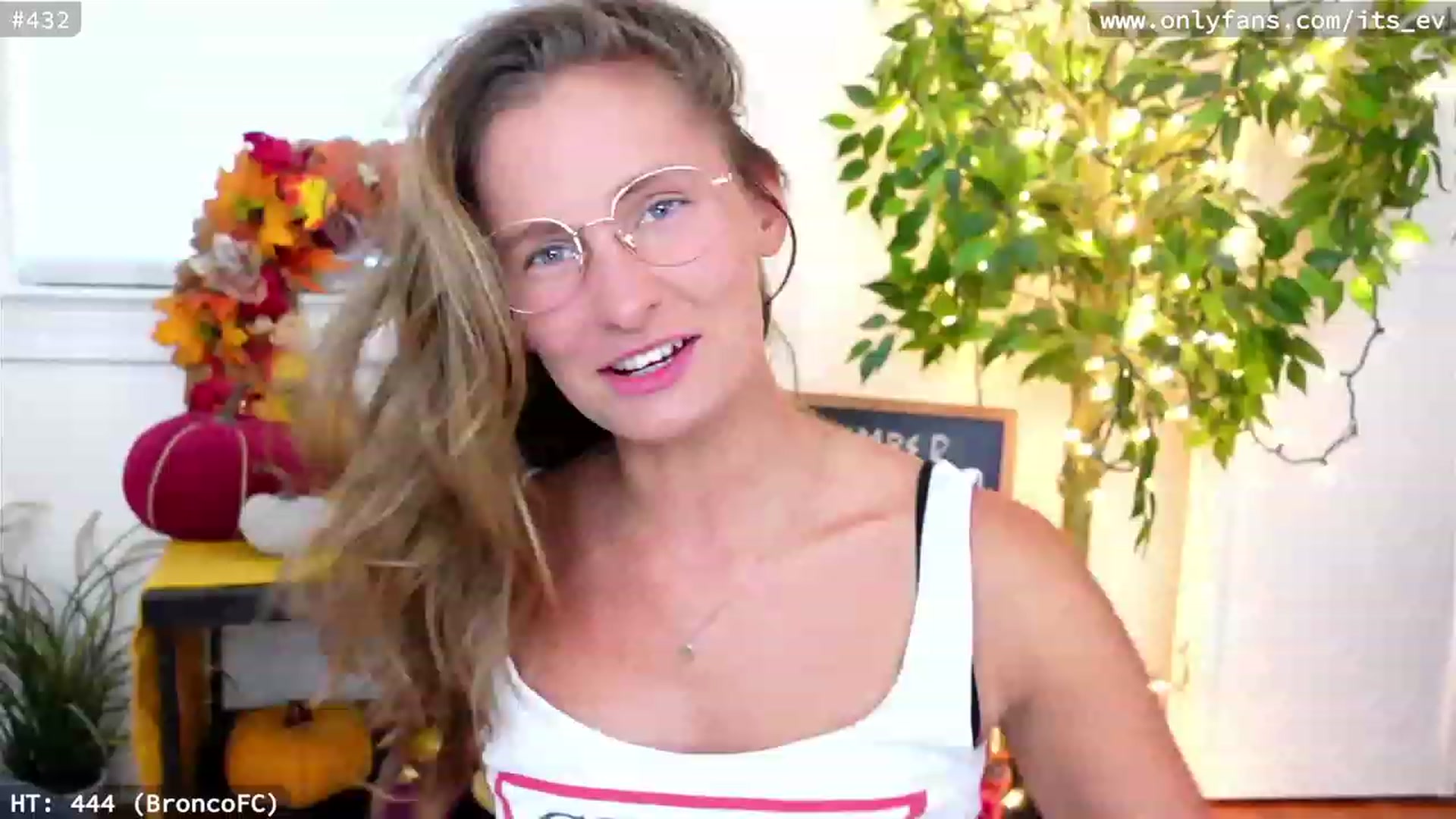 Gallery image thumbnail from hi_ella's myfreecams stream on, 09/09/2023, 19:43 image 7 of 20