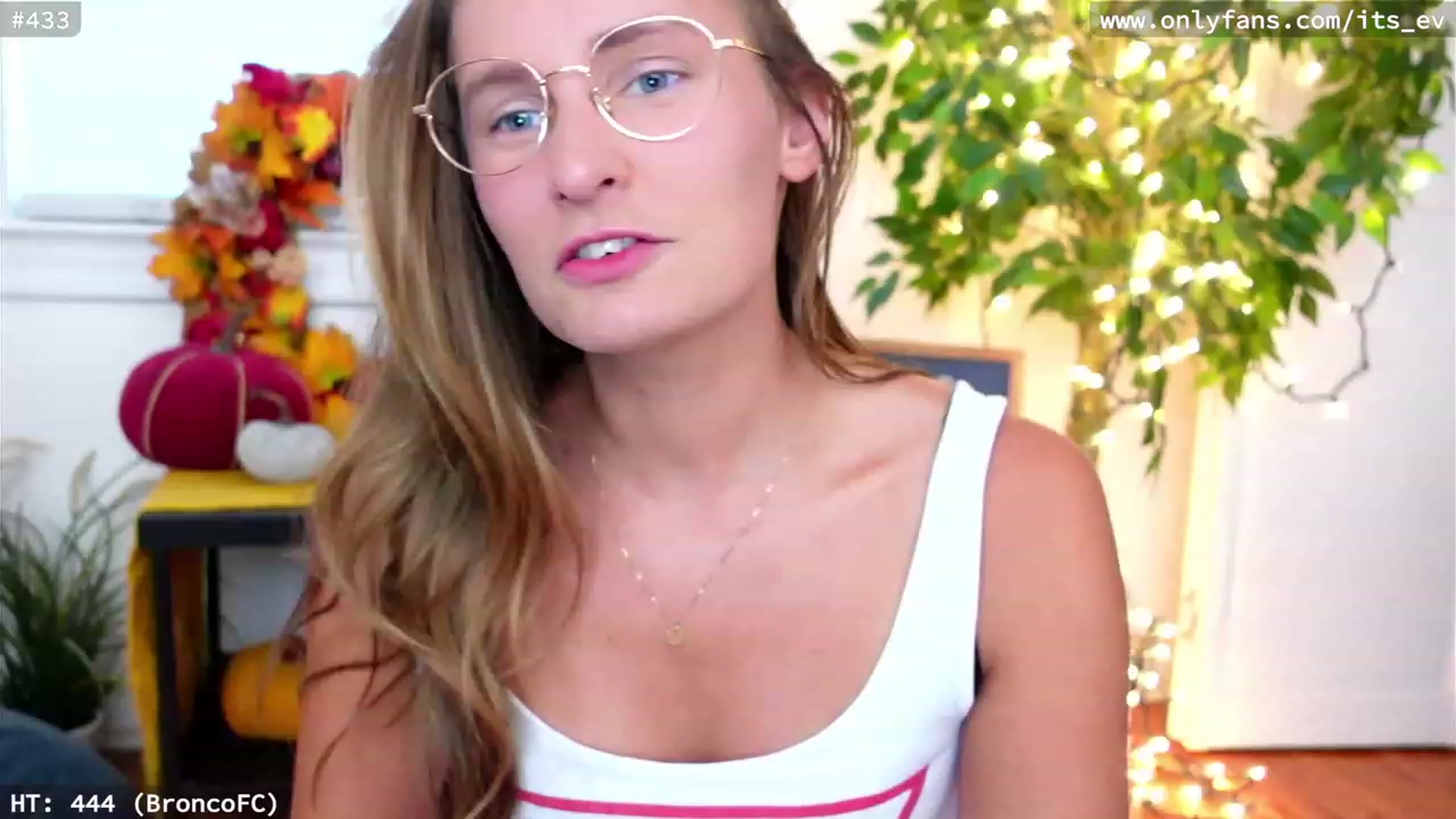 Gallery image thumbnail from hi_ella's myfreecams stream on, 09/09/2023, 19:43 image 9 of 20