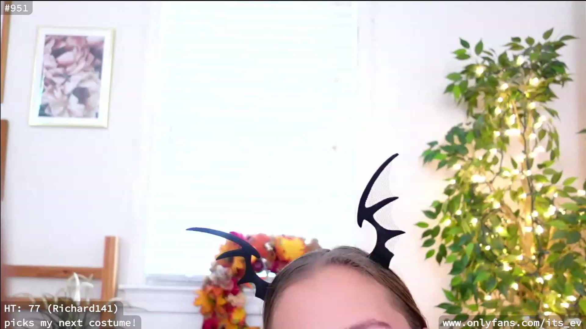 Gallery image thumbnail from hi_ella's myfreecams stream on, 10/06/2023, 19:41 image 12 of 20
