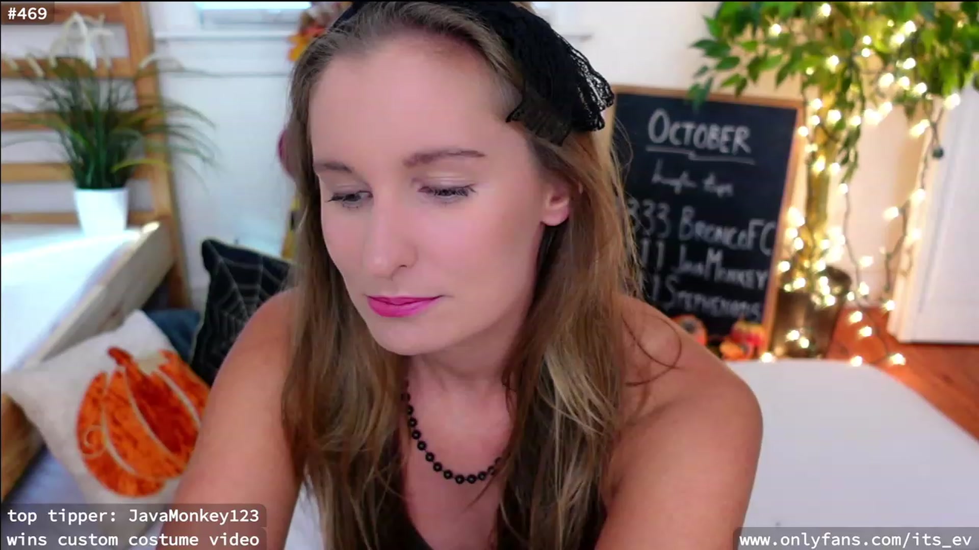 Gallery image thumbnail from hi_ella's myfreecams stream on, 10/07/2023, 19:17 image 12 of 20