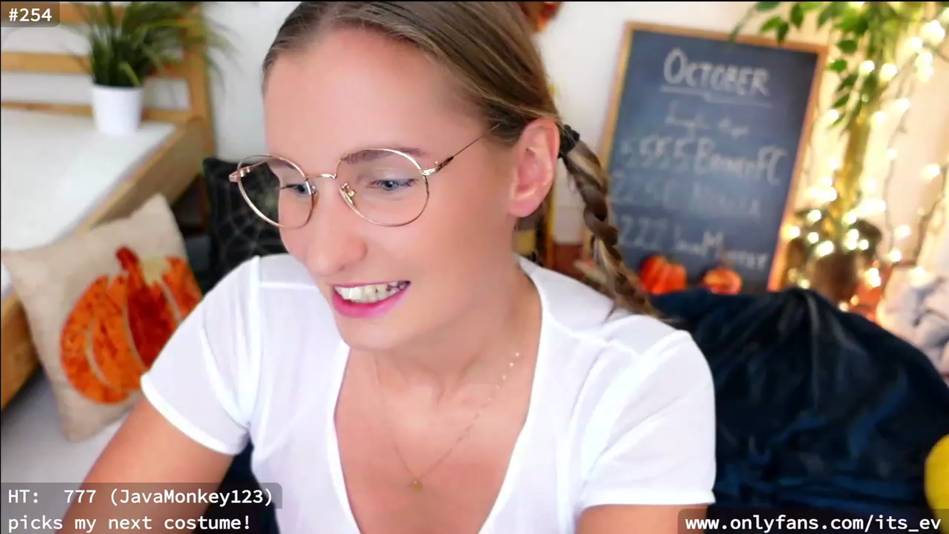 Gallery image thumbnail from hi_ella's myfreecams stream on, 10/11/2023, 22:32 image 9 of 20