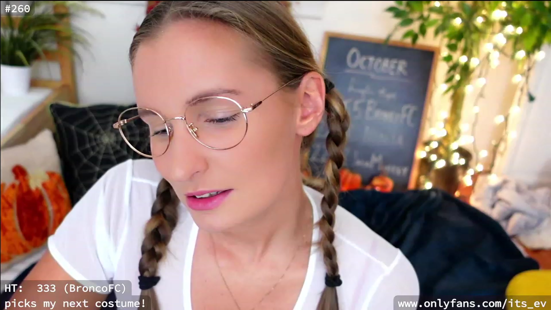 Gallery image thumbnail from hi_ella's myfreecams stream on, 10/11/2023, 22:32 image 6 of 20
