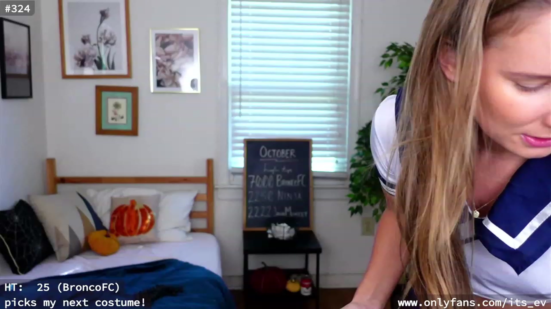 Gallery image thumbnail from hi_ella's myfreecams stream on, 10/18/2023, 19:15 image 7 of 20