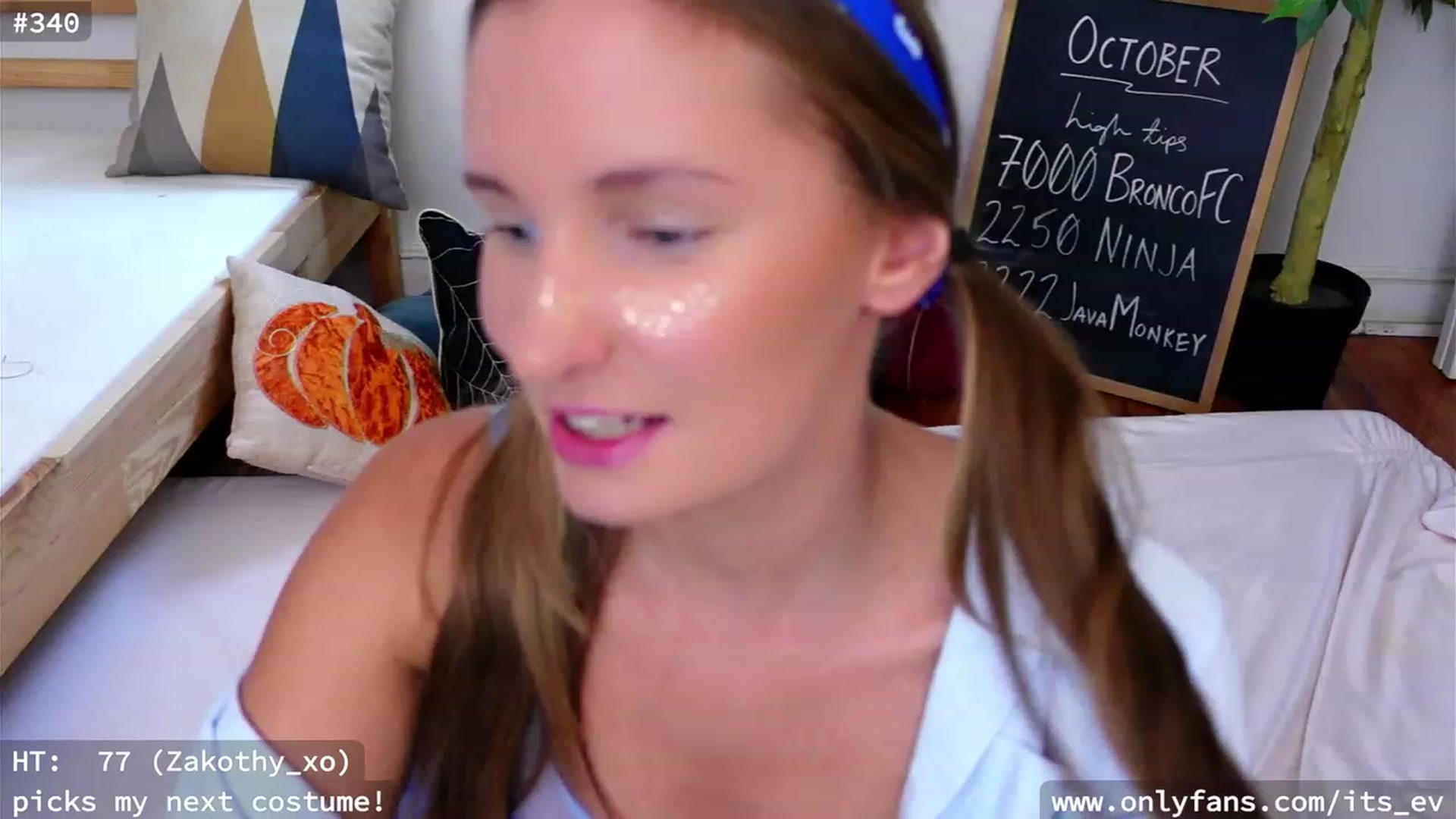 Gallery image thumbnail from hi_ella's myfreecams stream on, 10/19/2023, 21:29 image 5 of 20