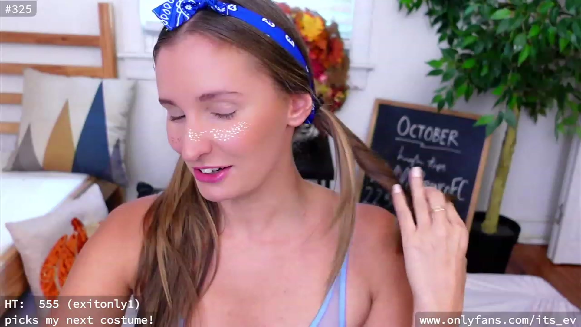 Gallery image thumbnail from hi_ella's myfreecams stream on, 10/19/2023, 21:29 image 16 of 20