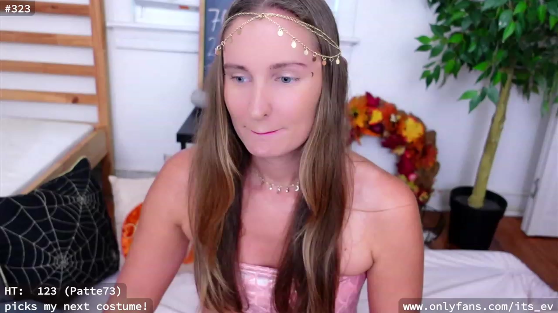 Gallery image thumbnail from hi_ella's myfreecams stream on, 10/20/2023, 20:39 image 12 of 20