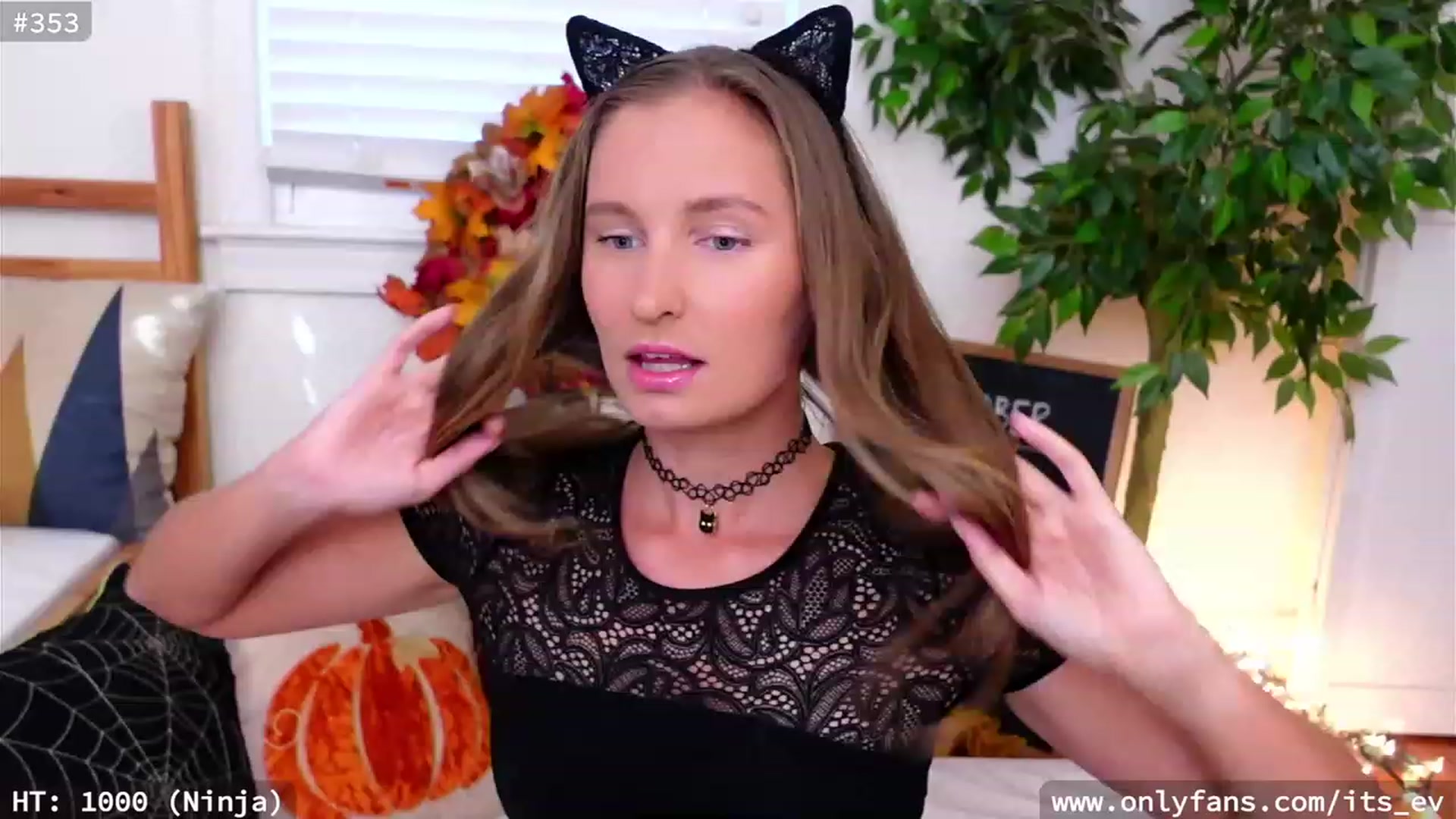 Gallery image thumbnail from hi_ella's myfreecams stream on, 10/24/2023, 20:17 image 6 of 20