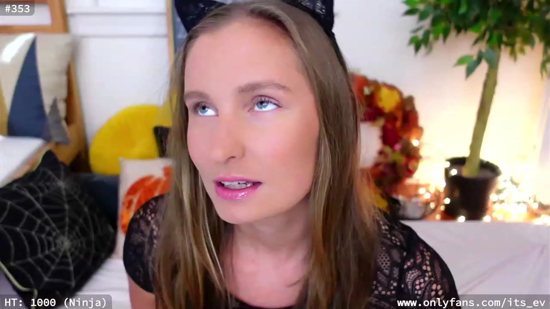 Gallery image thumbnail from hi_ella's myfreecams stream on, 10/24/2023, 20:17 image 3 of 20