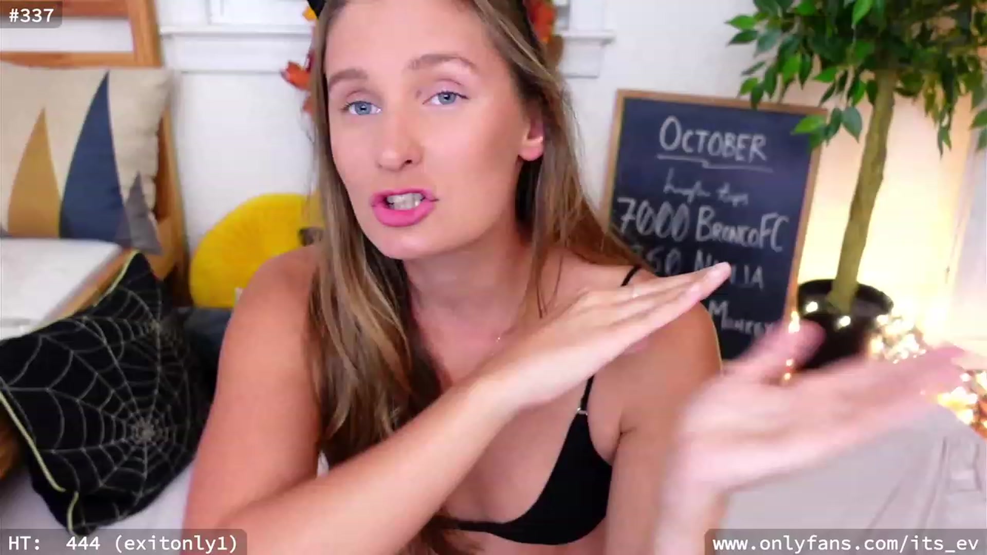 Gallery image thumbnail from hi_ella's myfreecams stream on, 10/25/2023, 04:08 image 4 of 20