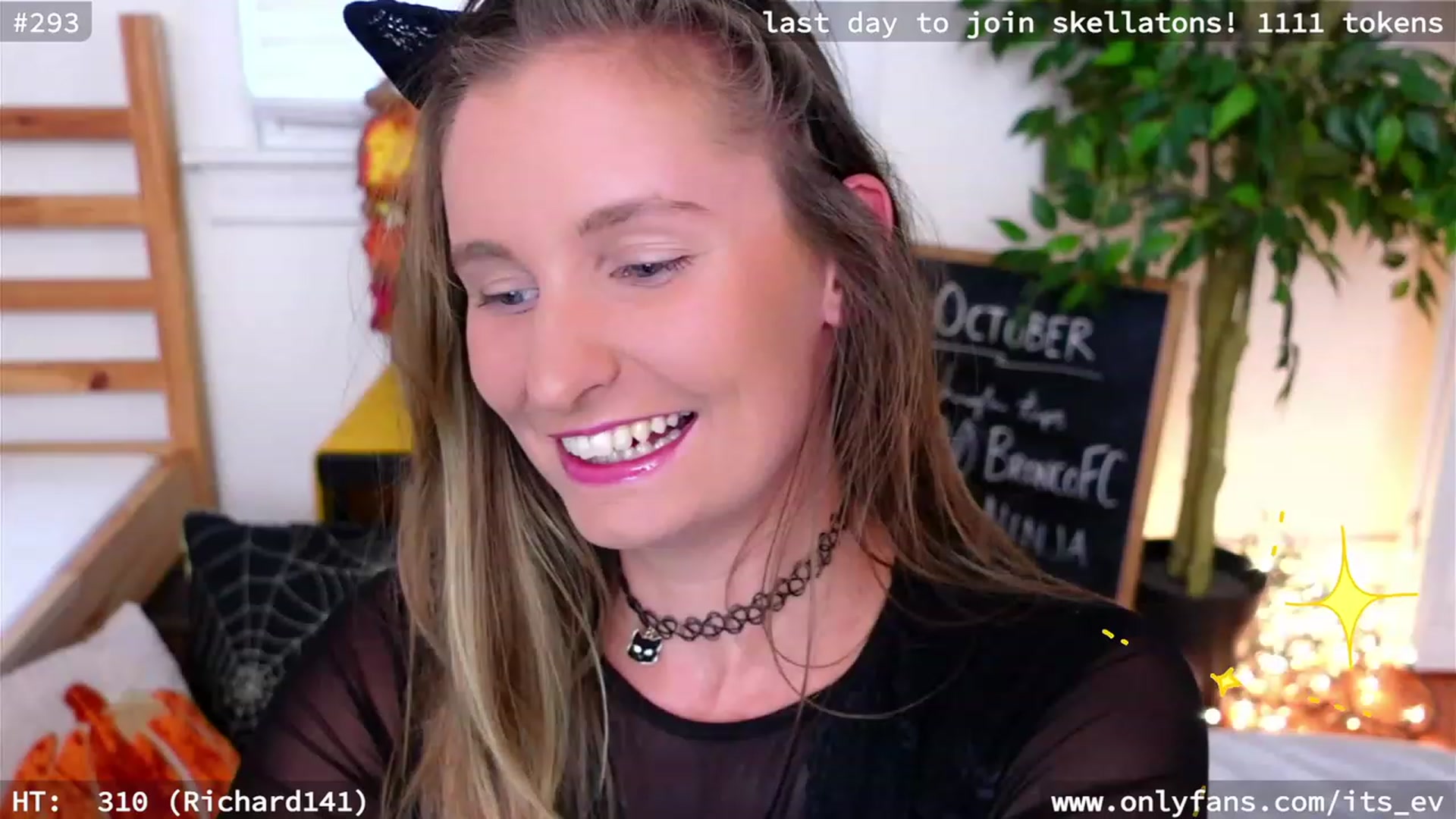 Gallery image thumbnail from hi_ella's myfreecams stream on, 10/31/2023, 22:14 image 8 of 20