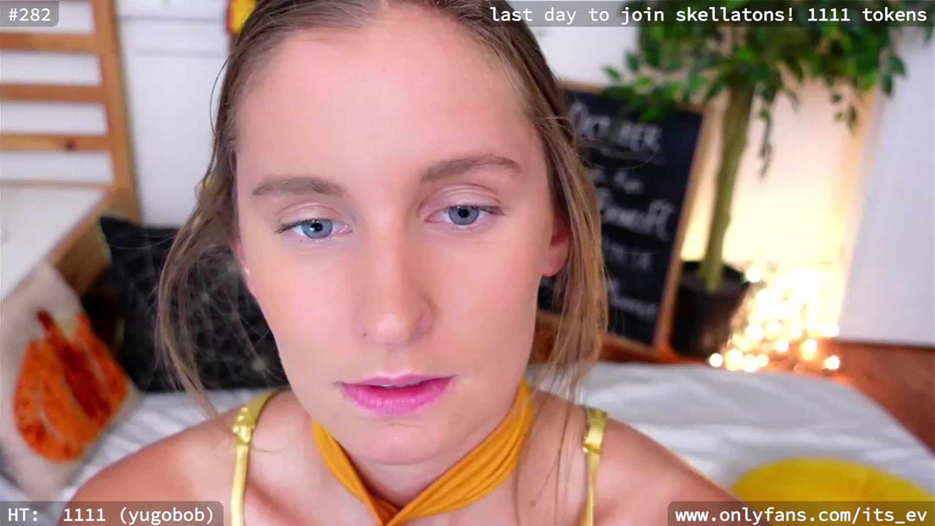 Gallery image thumbnail from hi_ella's myfreecams stream on, 10/31/2023, 22:50 image 15 of 20