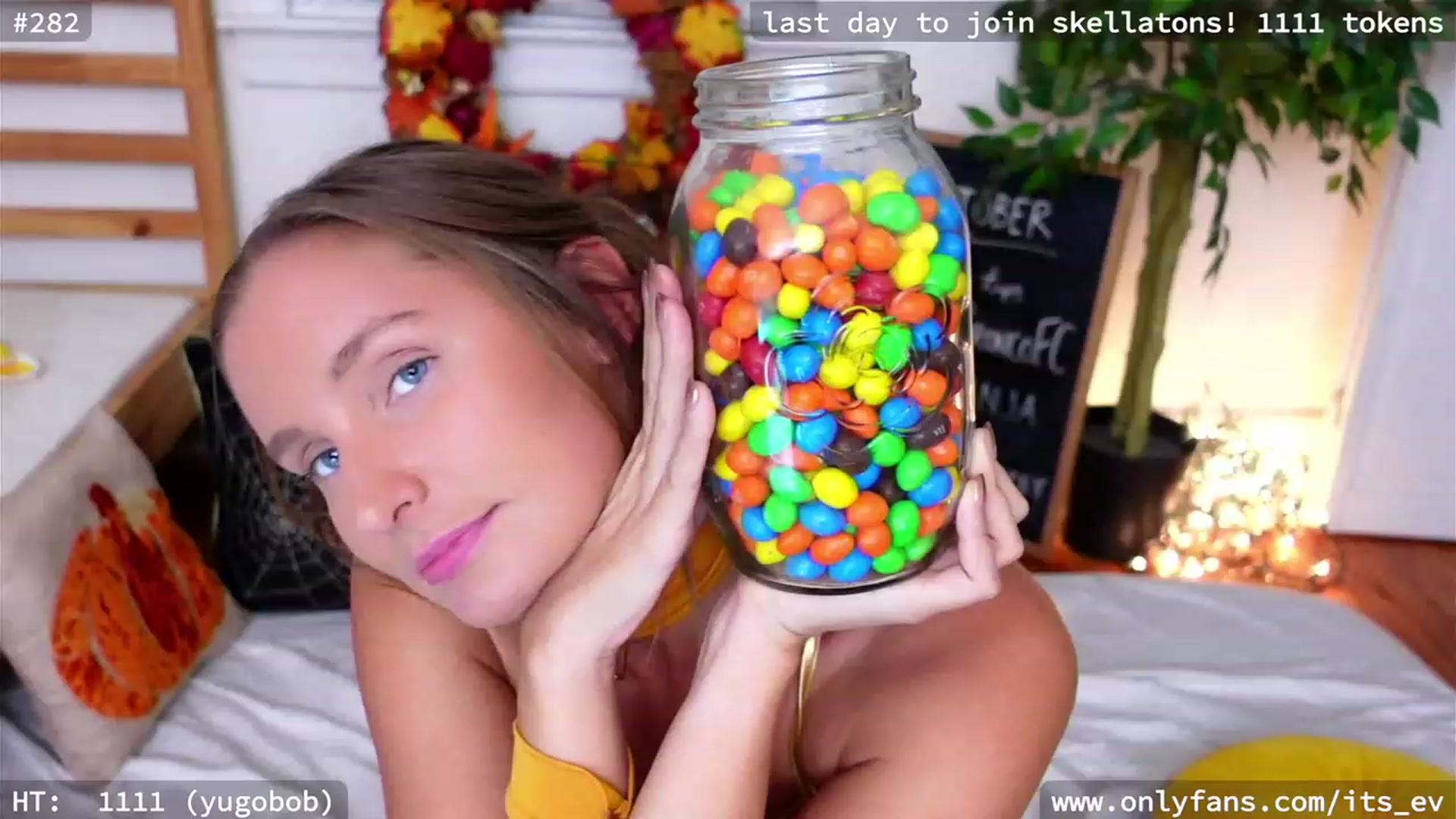 Gallery image thumbnail from hi_ella's myfreecams stream on, 10/31/2023, 22:50 image 18 of 20