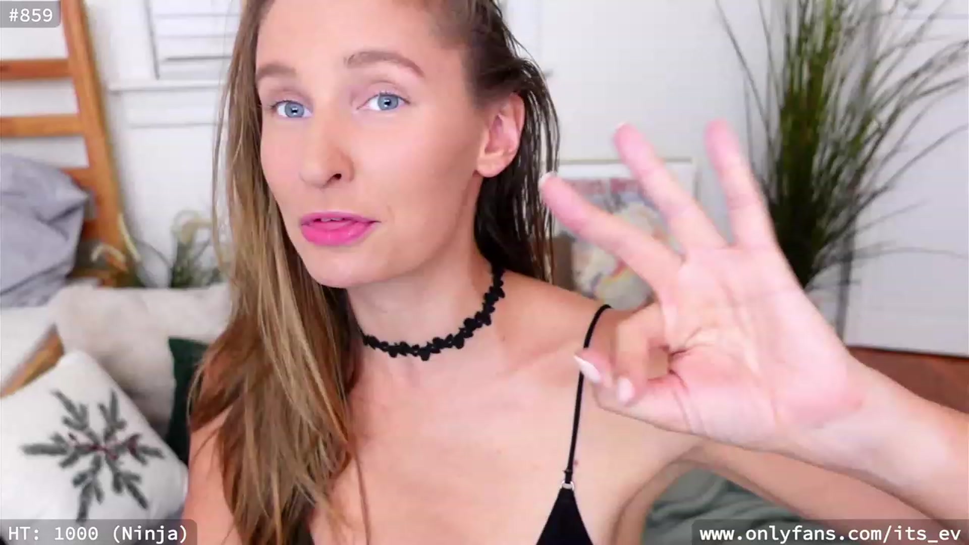 Gallery image thumbnail from hi_ella's myfreecams stream on, 11/22/2023, 04:35 image 2 of 20