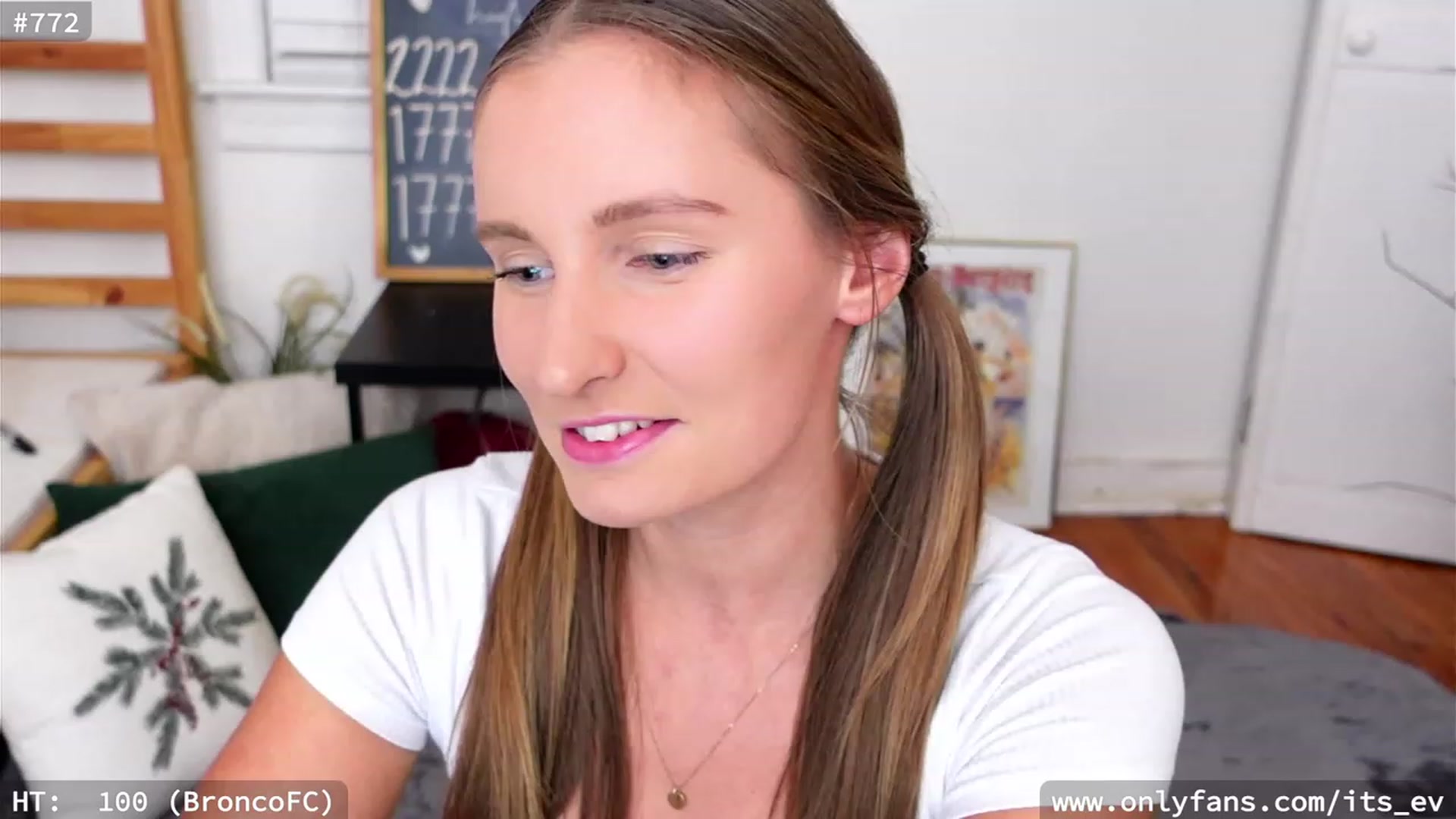 Gallery image thumbnail from hi_ella's myfreecams stream on, 11/23/2023, 02:35 image 19 of 20