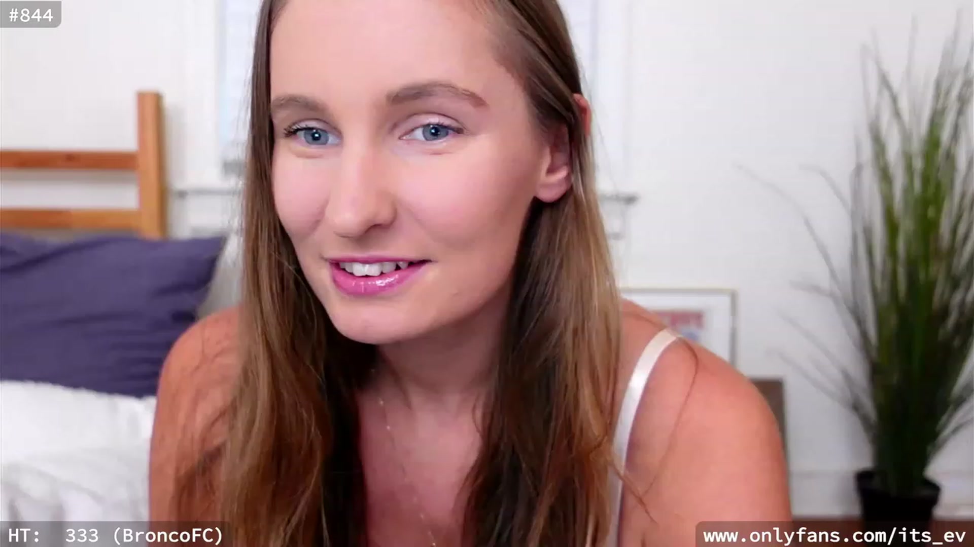 Gallery image thumbnail from hi_ella's myfreecams stream on, 11/26/2023, 21:19 image 2 of 20
