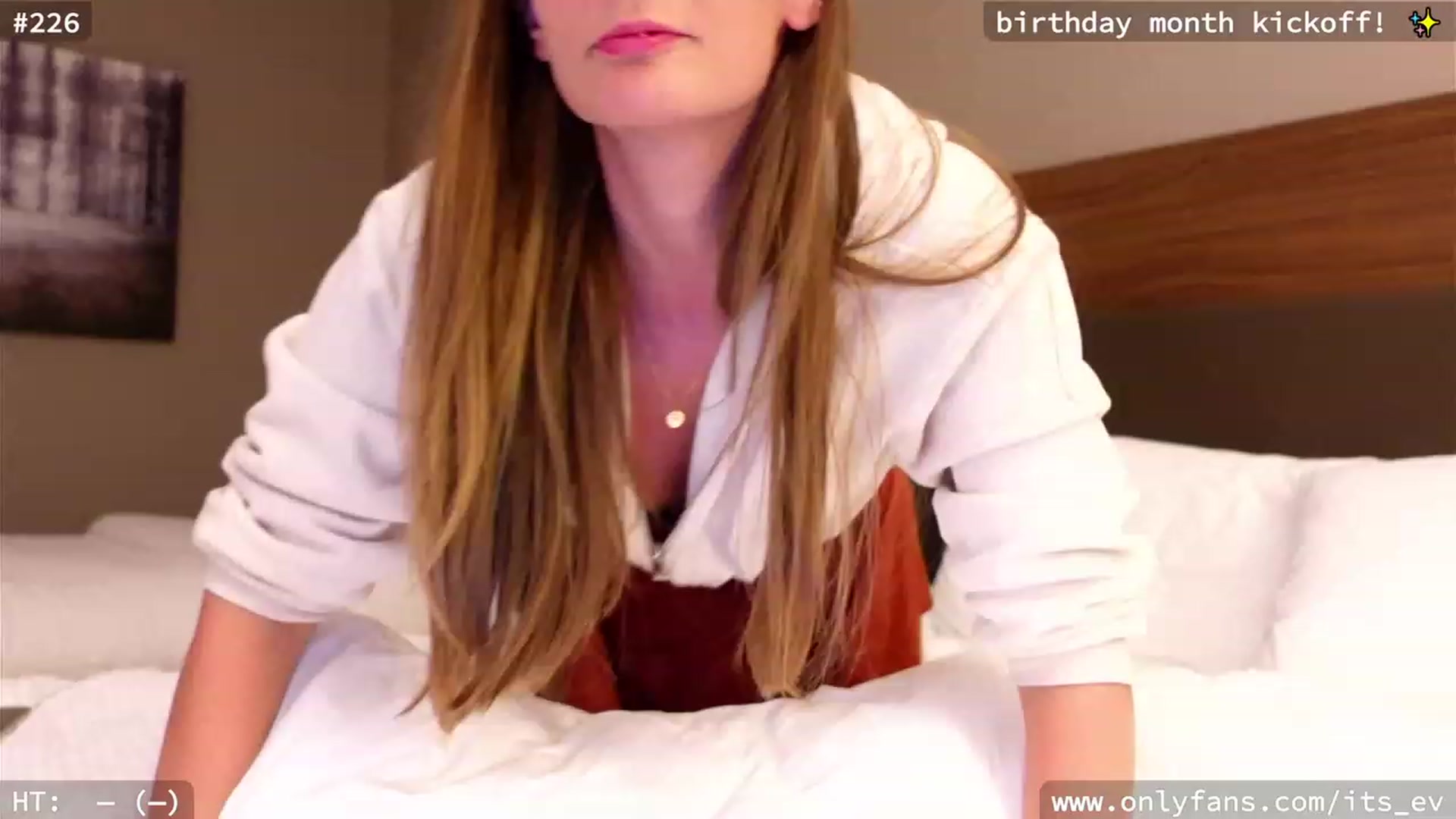 Gallery image thumbnail from hi_ella's myfreecams stream on, 12/02/2023, 02:36 image 1 of 20