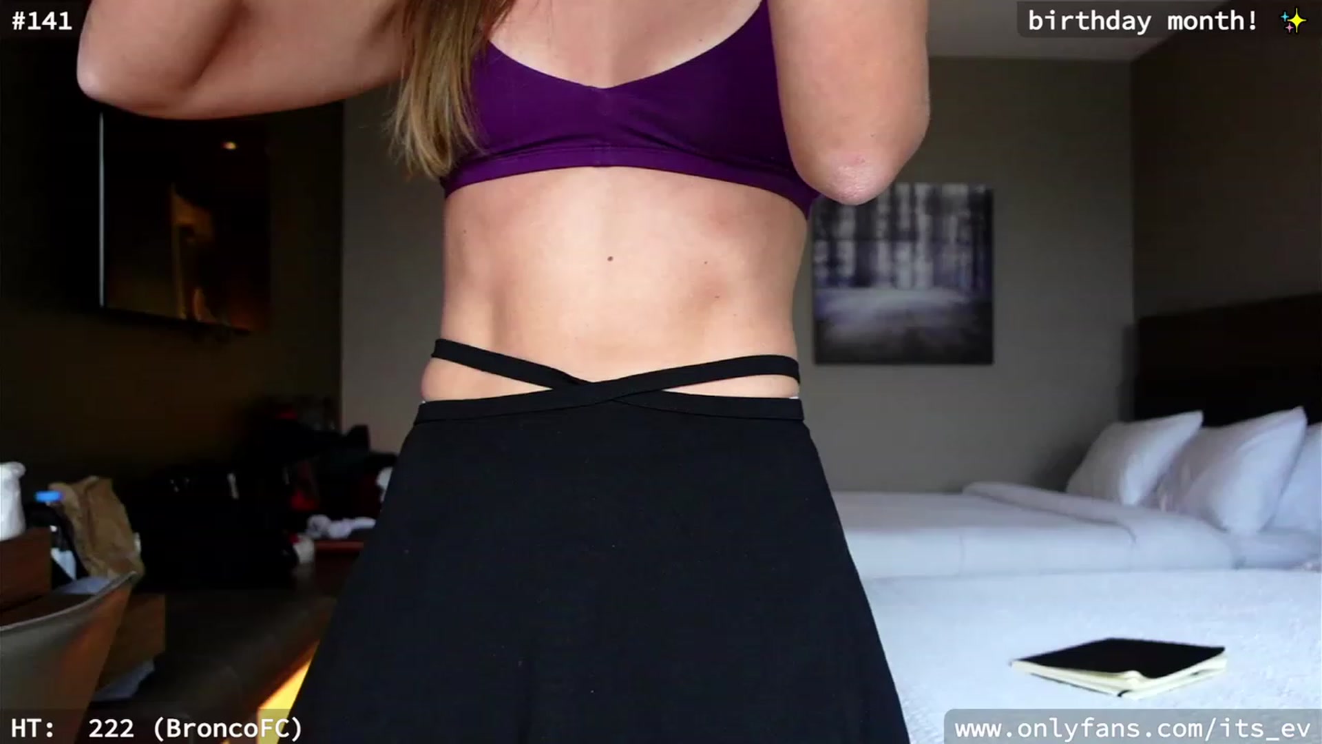 Gallery image thumbnail from hi_ella's myfreecams stream on, 12/02/2023, 20:38 image 9 of 20