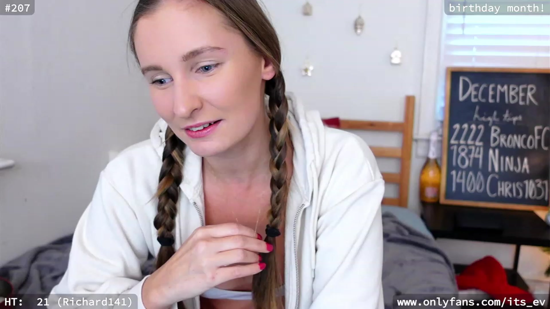 Gallery image thumbnail from hi_ella's myfreecams stream on, 12/12/2023, 21:46 image 2 of 20