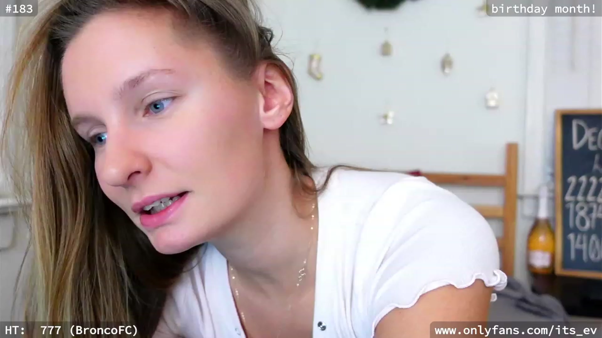 Gallery image thumbnail from hi_ella's myfreecams stream on, 12/13/2023, 05:04 image 16 of 20