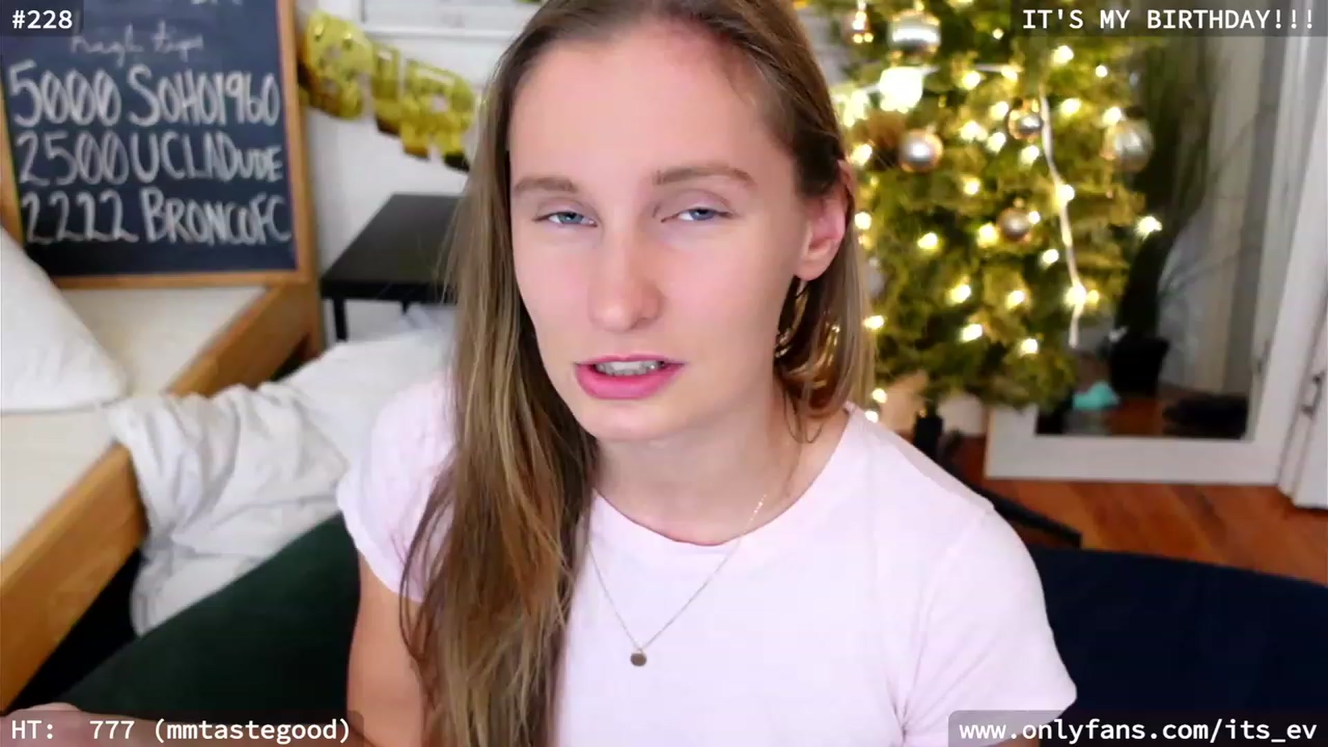 Gallery image thumbnail from hi_ella's myfreecams stream on, 12/28/2023, 01:30 image 16 of 20
