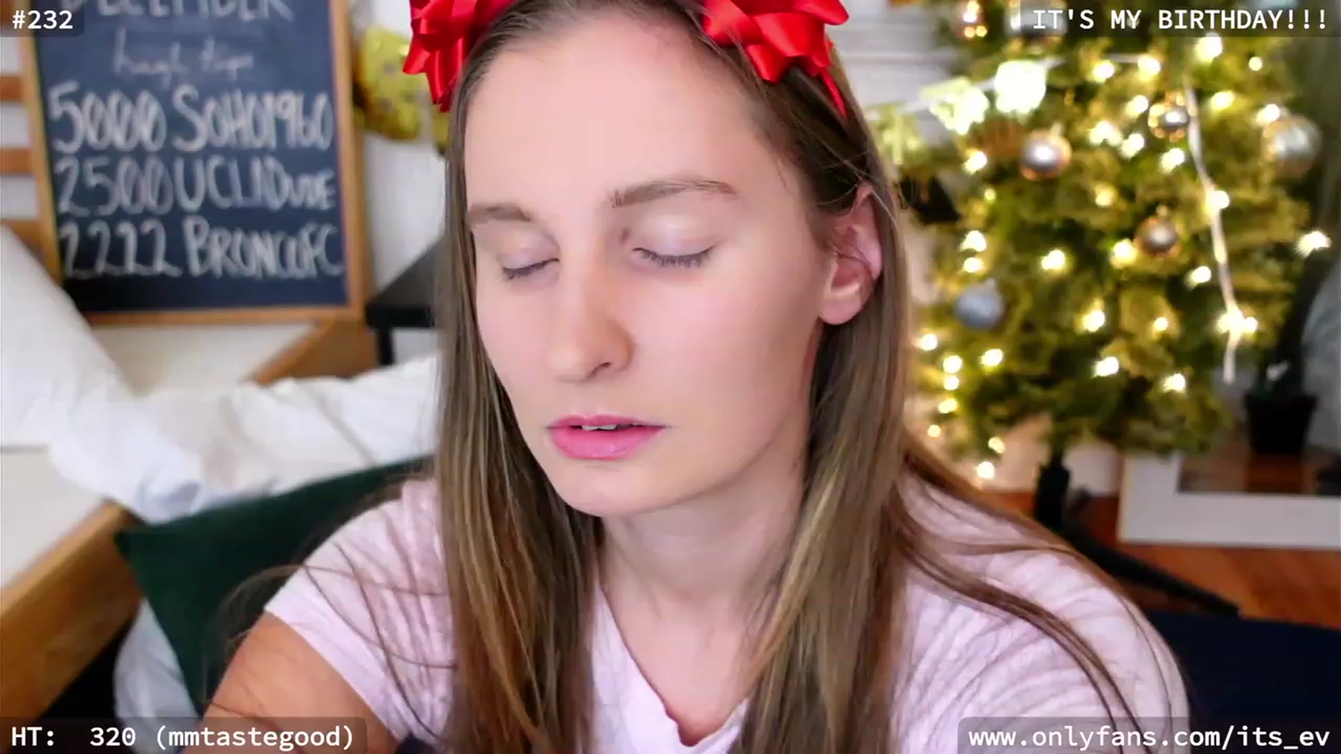 Gallery image thumbnail from hi_ella's myfreecams stream on, 12/28/2023, 01:30 image 5 of 20