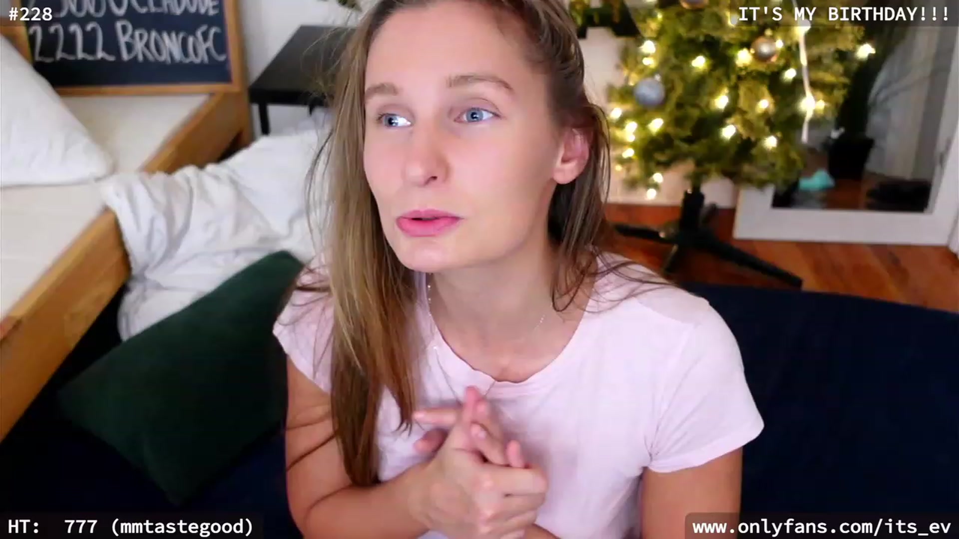 Gallery image thumbnail from hi_ella's myfreecams stream on, 12/28/2023, 01:30 image 15 of 20