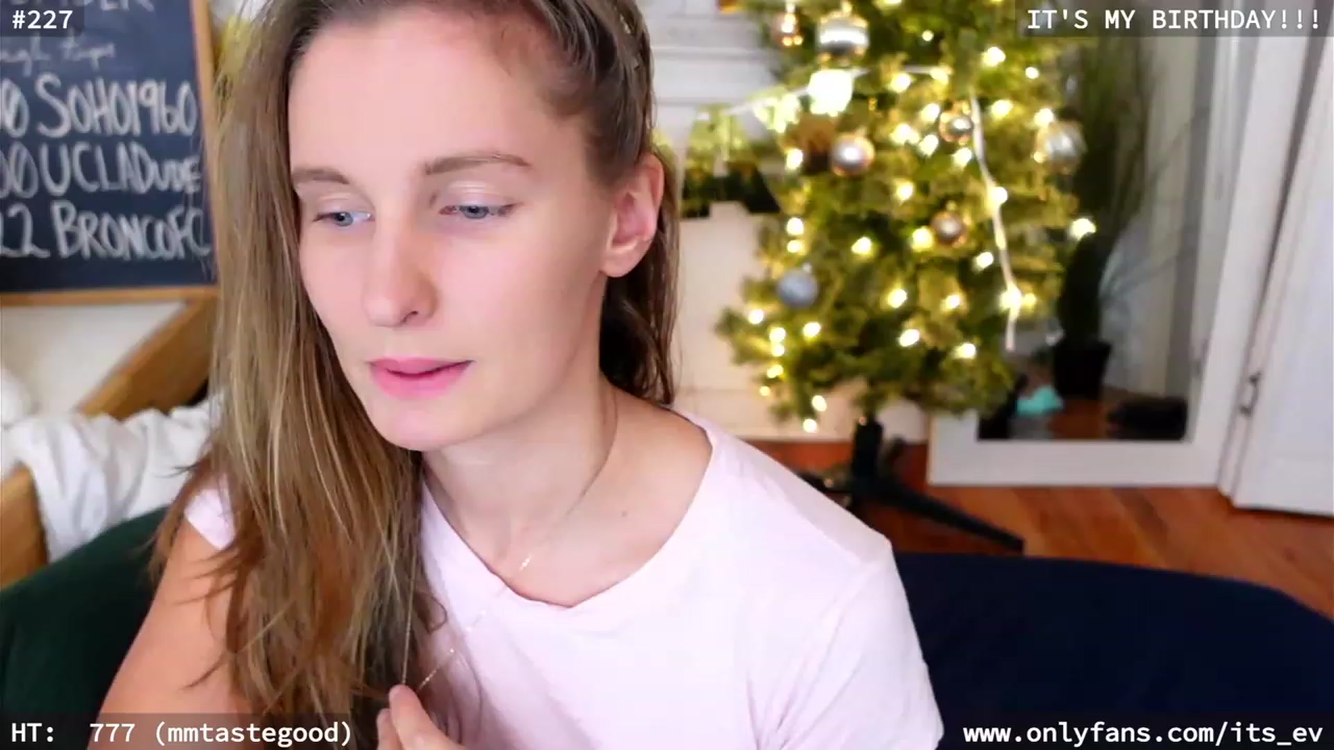 Gallery image thumbnail from hi_ella's myfreecams stream on, 12/28/2023, 01:30 image 20 of 20
