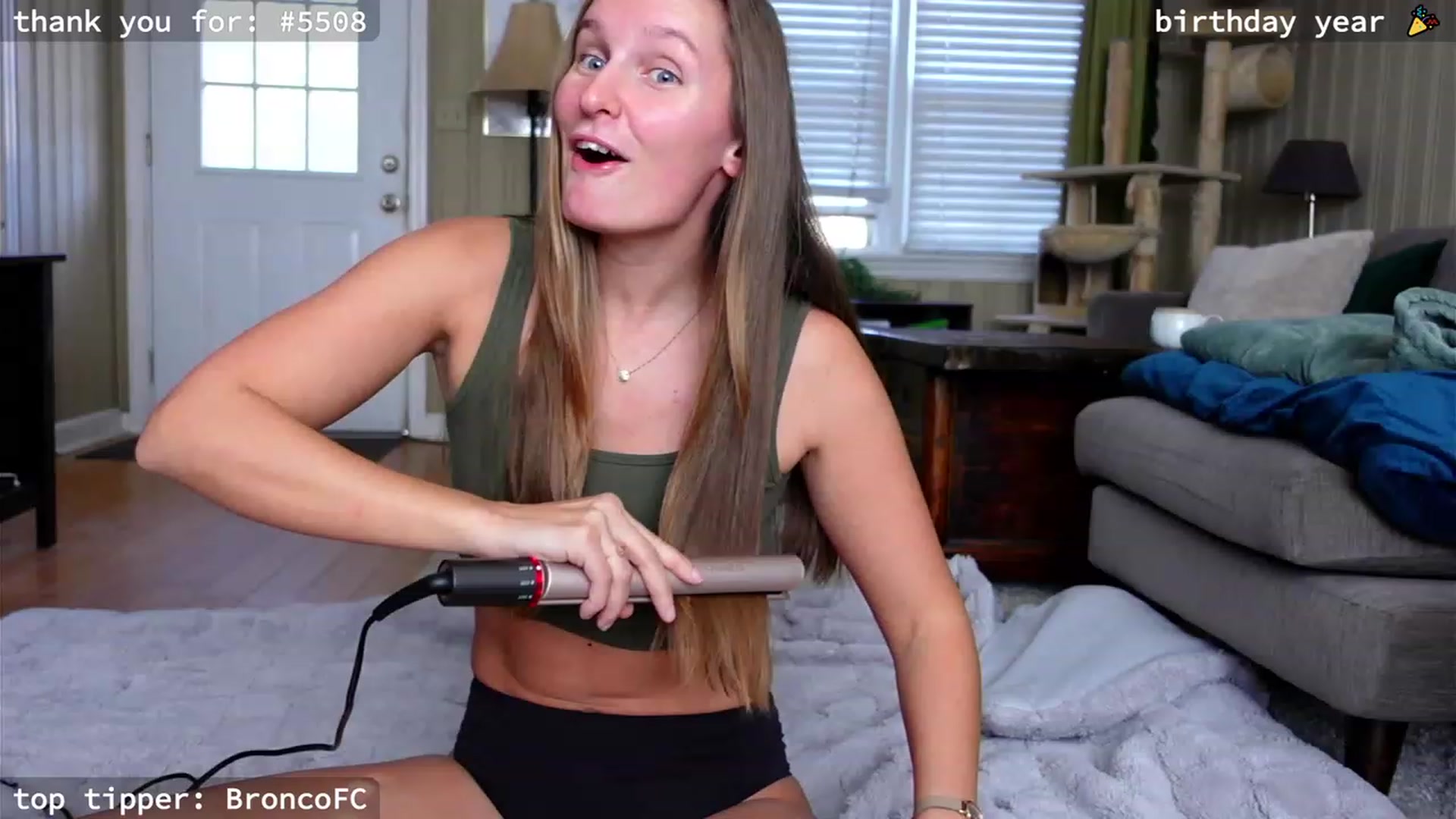 Gallery image thumbnail from hi_ella's myfreecams stream on, 01/13/2024, 18:32 image 12 of 20