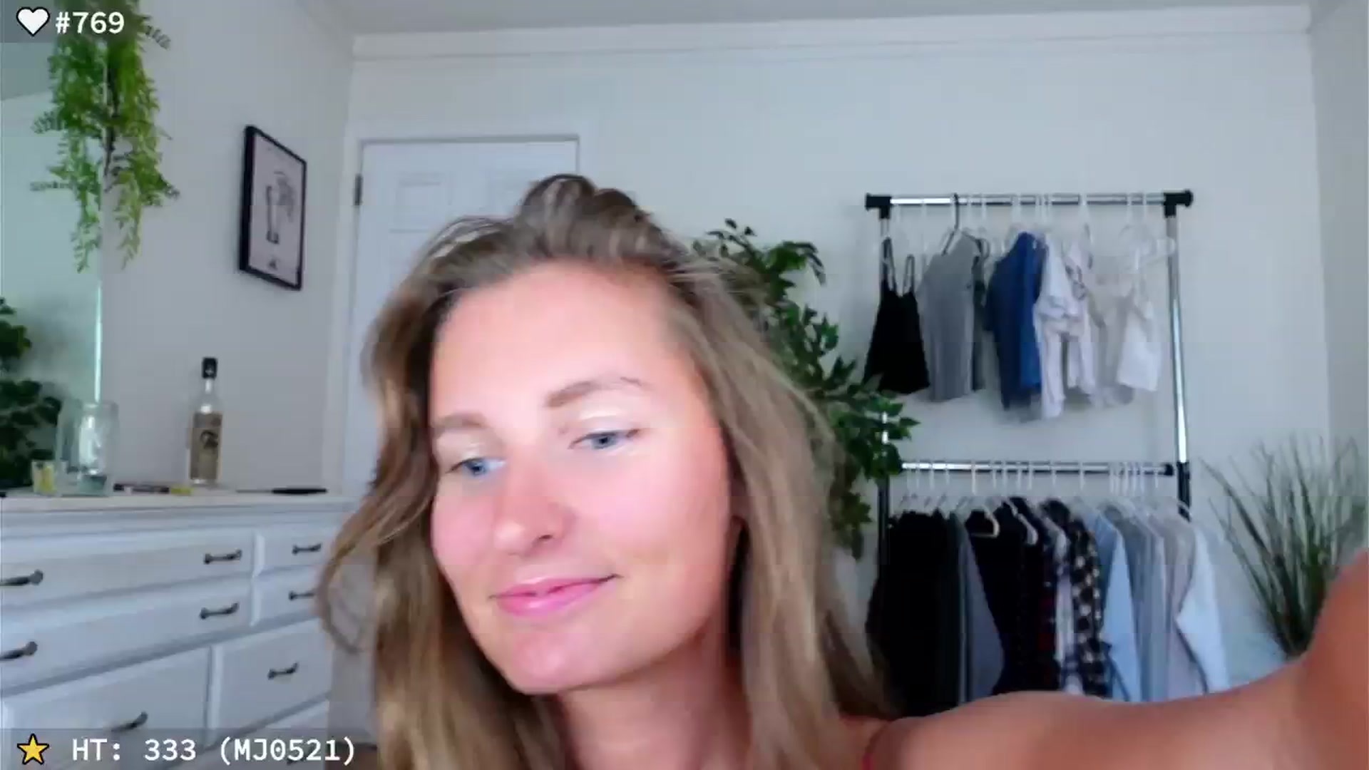 Gallery image thumbnail from hi_ella's myfreecams stream on, 08/25/2024, 20:39 image 12 of 20