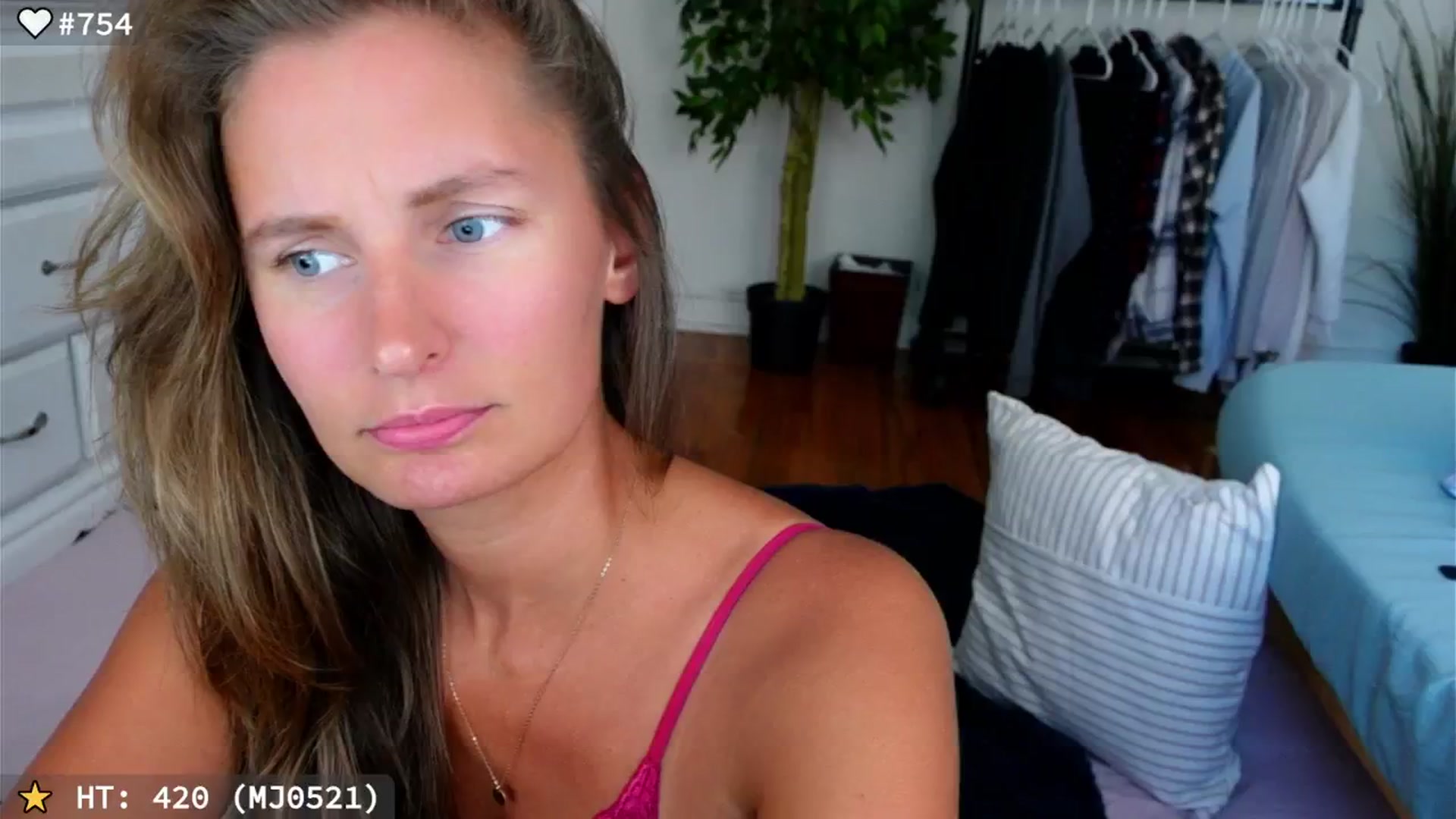 Gallery image thumbnail from hi_ella's myfreecams stream on, 08/25/2024, 20:39 image 19 of 20