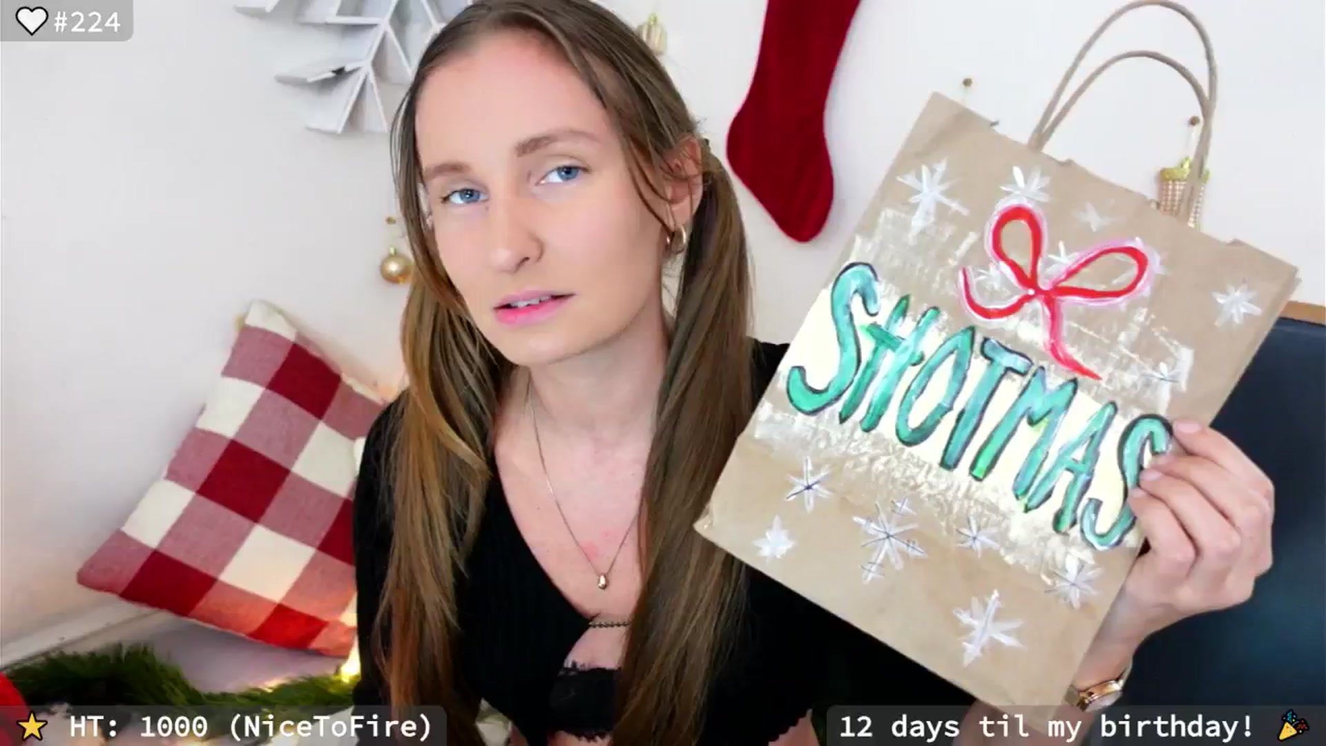 Gallery image thumbnail from hi_ella's myfreecams stream on, 12/15/2024, 22:02 image 6 of 20