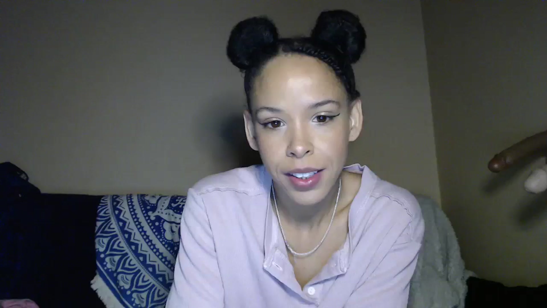 Gallery image thumbnail from hi_its_smiley's myfreecams stream on, 11/21/2023, 14:16 image 17 of 20