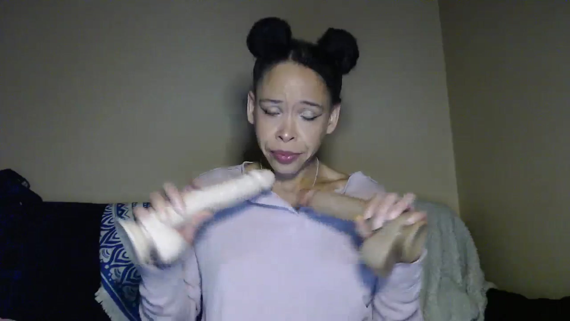 Gallery image thumbnail from hi_its_smiley's myfreecams stream on, 11/21/2023, 14:16 image 15 of 20