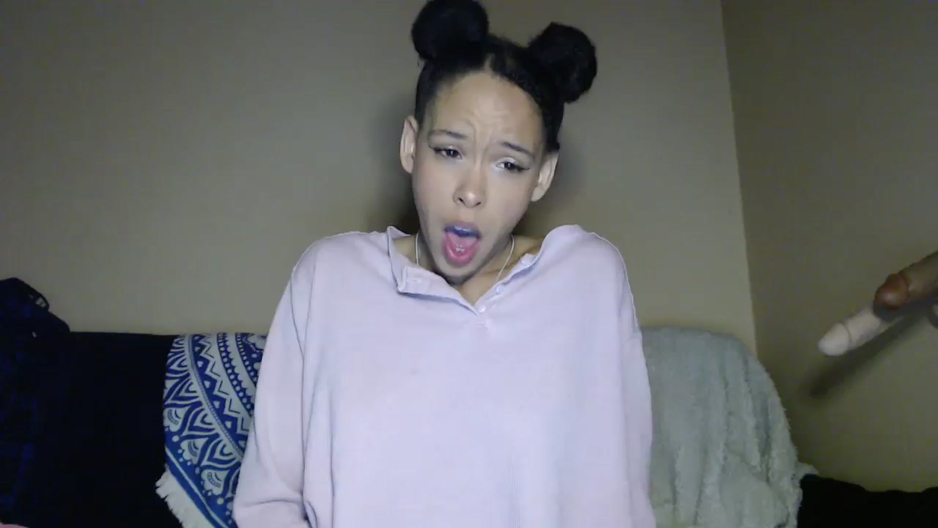Gallery image thumbnail from hi_its_smiley's myfreecams stream on, 11/21/2023, 14:16 image 14 of 20