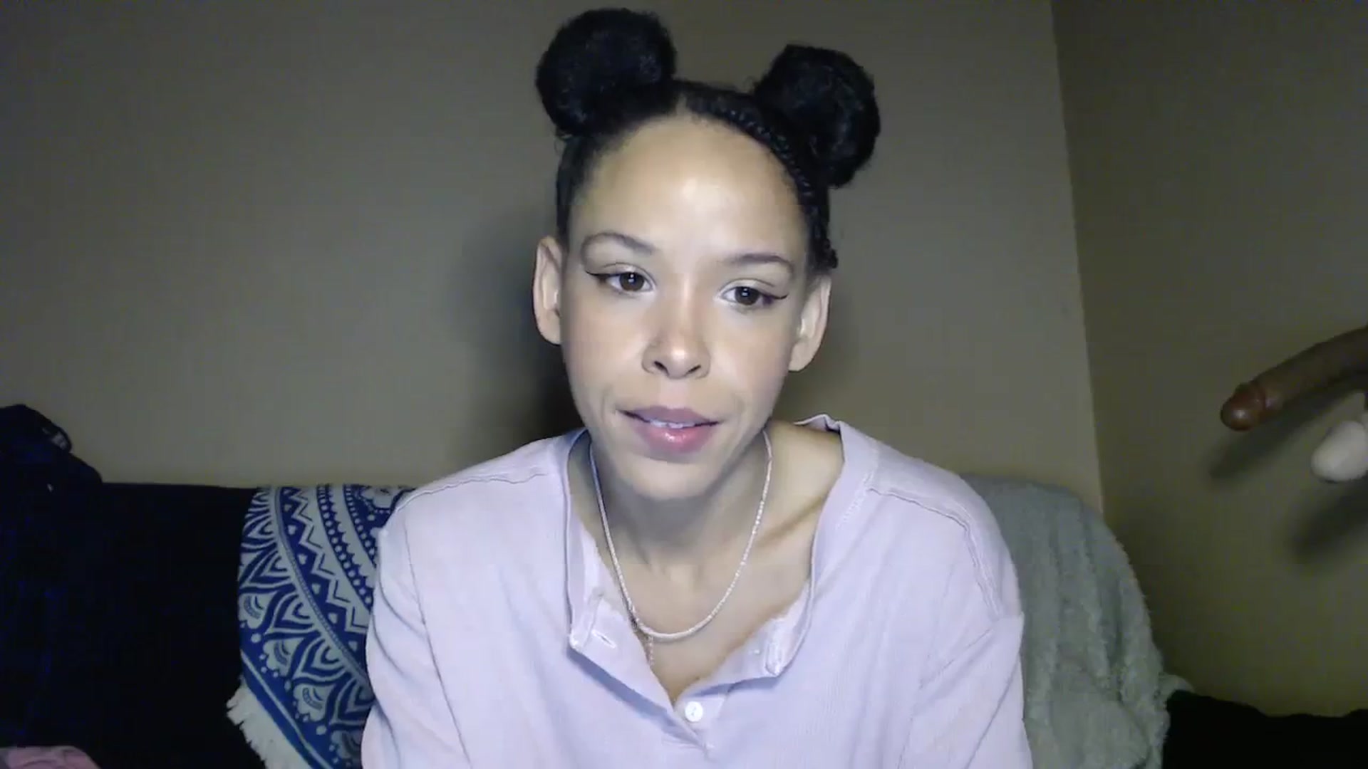 Gallery image thumbnail from hi_its_smiley's myfreecams stream on, 11/21/2023, 14:16 image 18 of 20