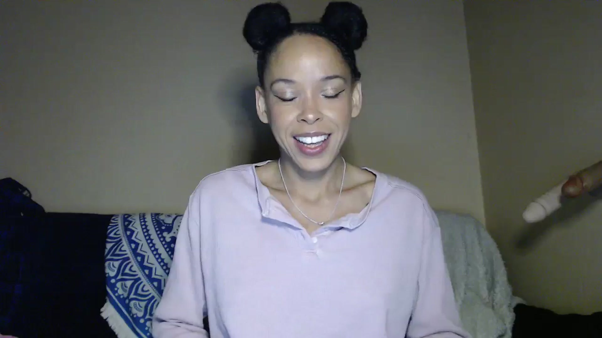 Gallery image thumbnail from hi_its_smiley's myfreecams stream on, 11/21/2023, 14:16 image 4 of 20