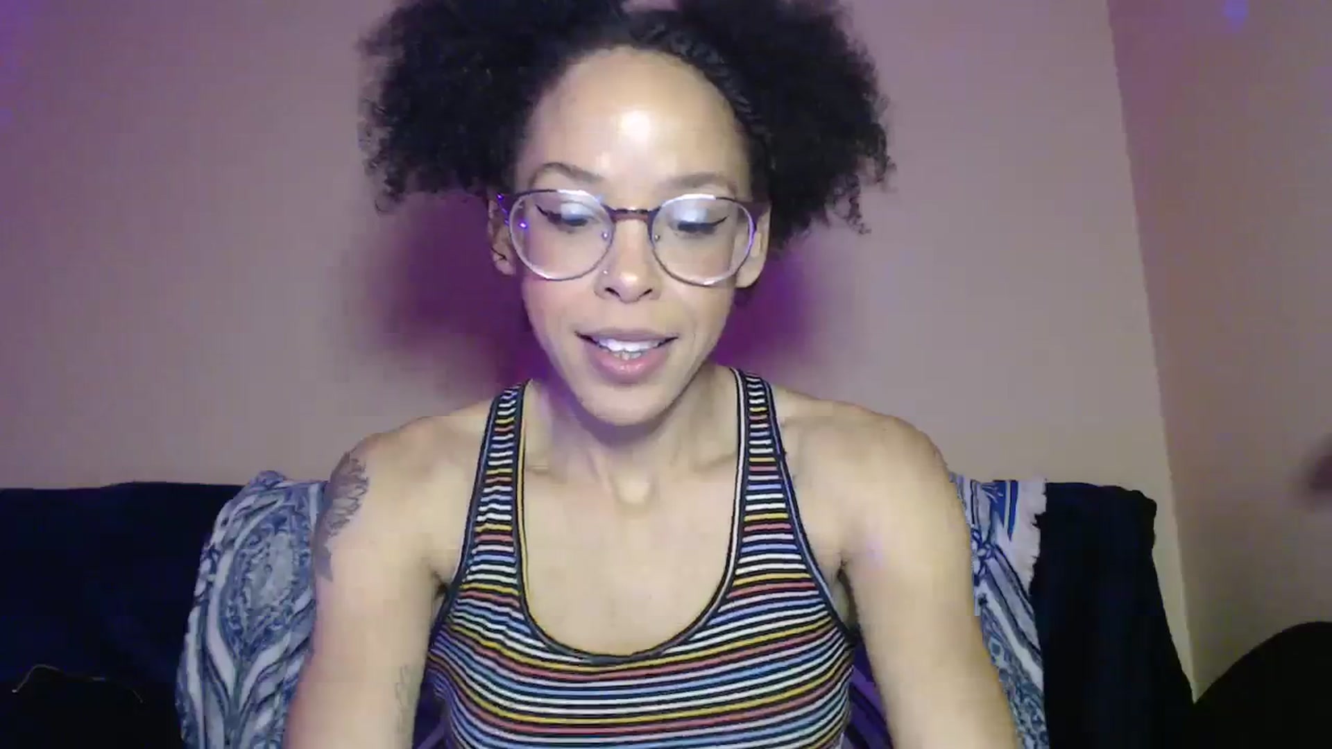 Gallery image thumbnail from hi_its_smiley's myfreecams stream on, 12/18/2023, 15:38 image 6 of 20
